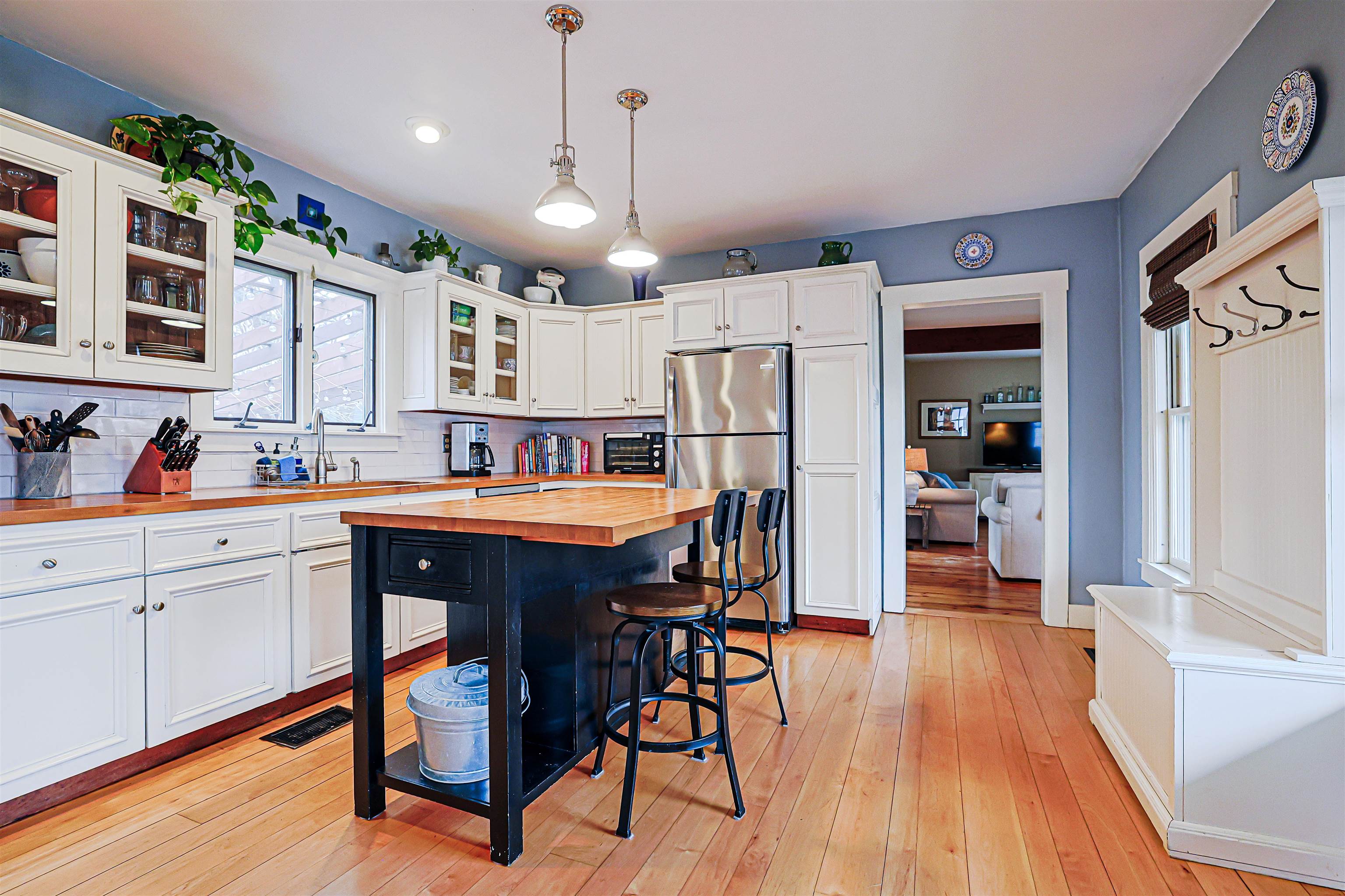 82 Knight St, Milford, NH 03055