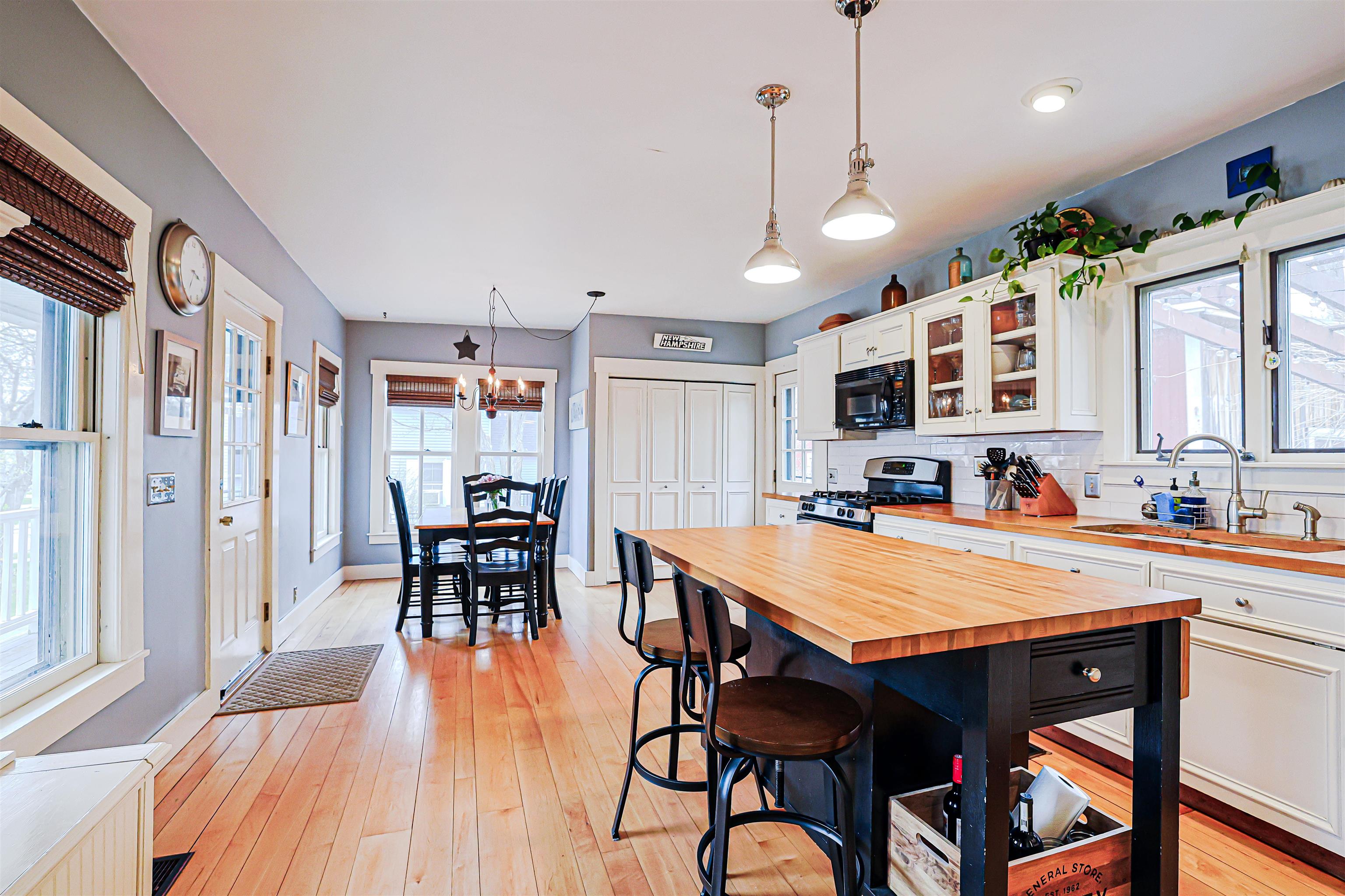 82 Knight St, Milford, NH 03055