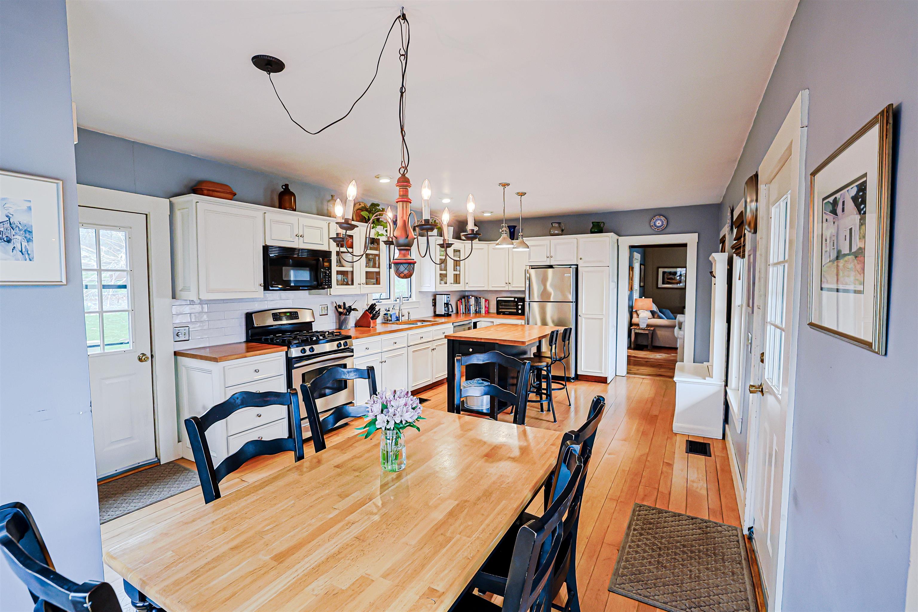 82 Knight St, Milford, NH 03055