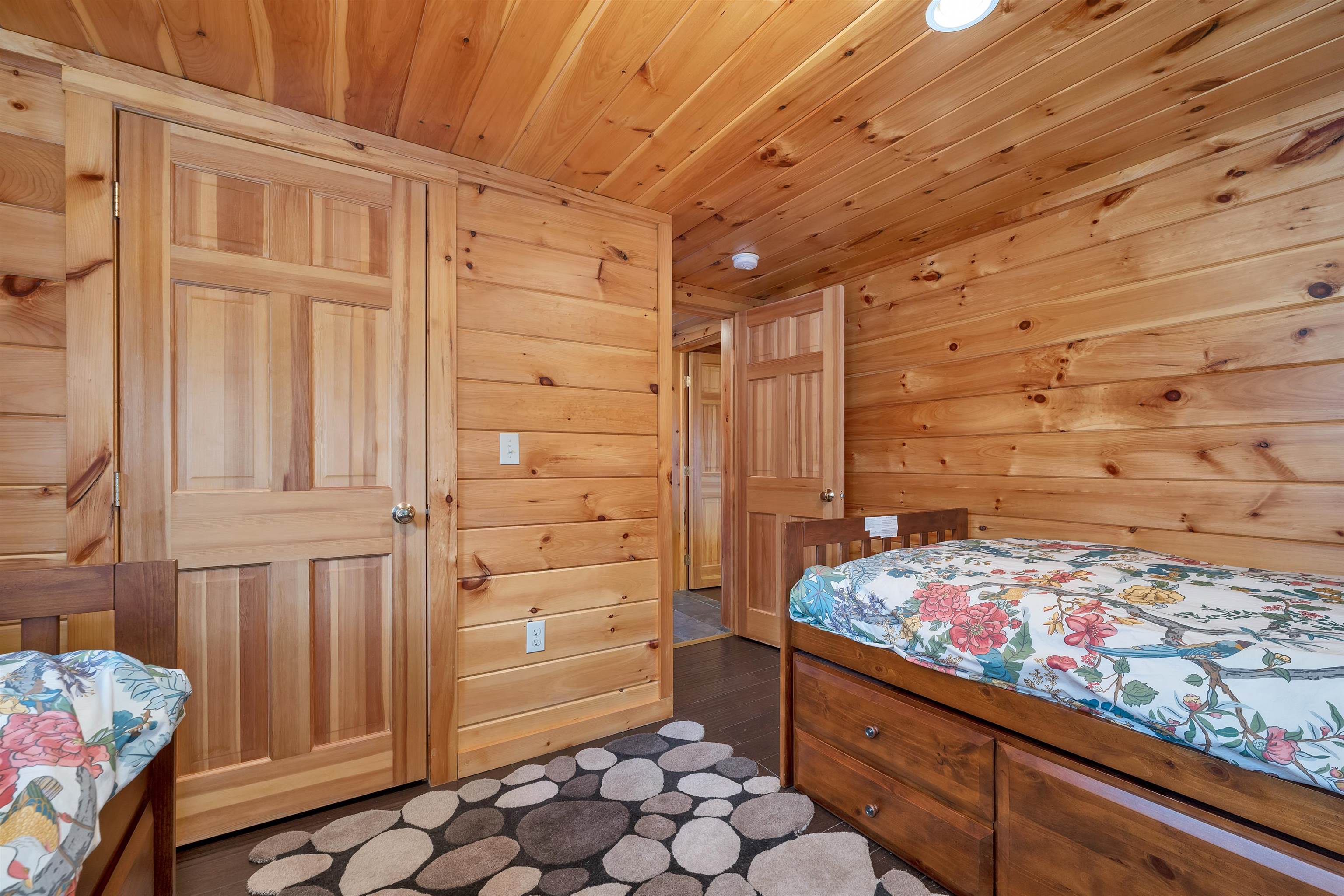 72 Black Bear Rd, Carroll, NH 03595