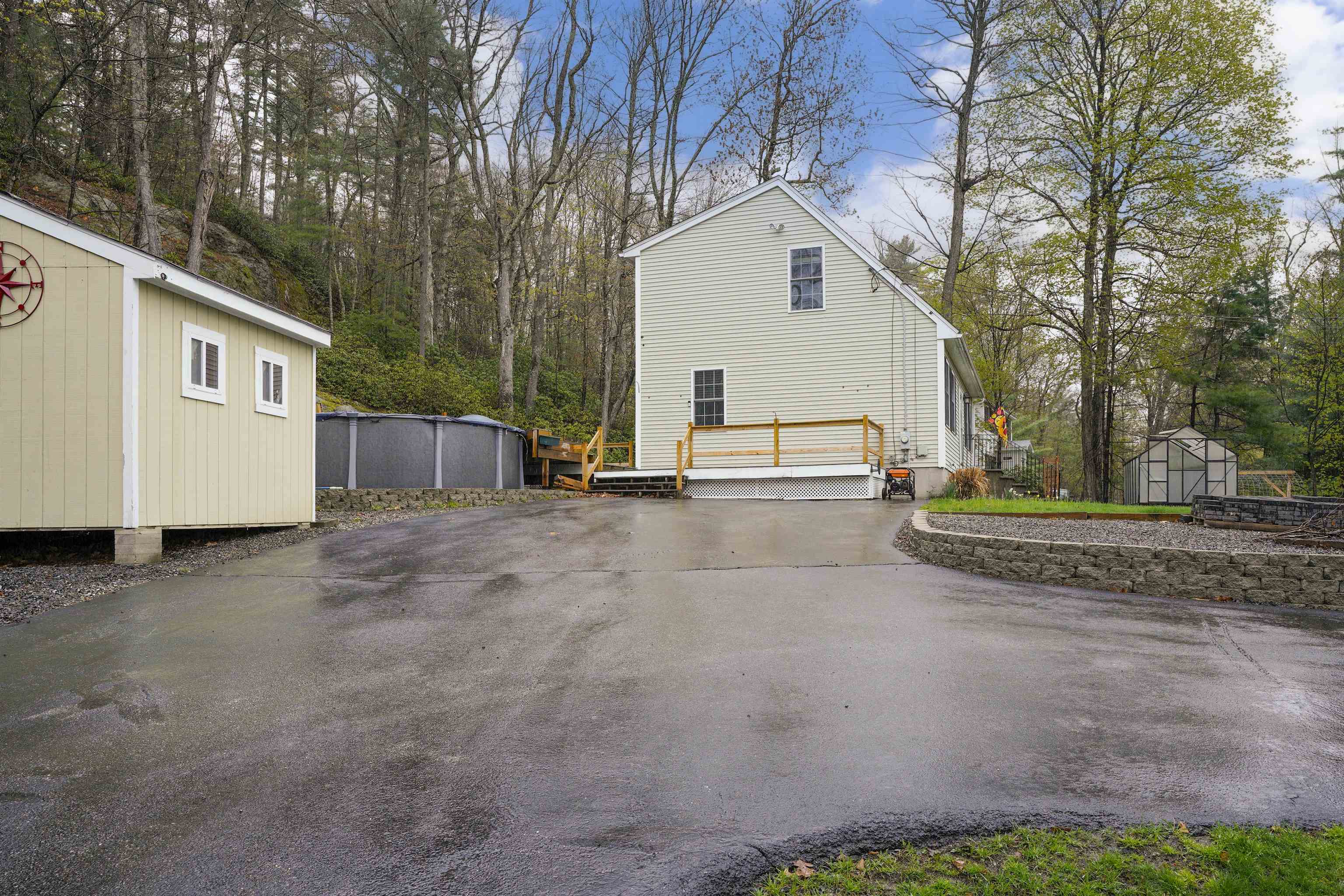 147 Mile Slip Rd, Milford, NH 03055