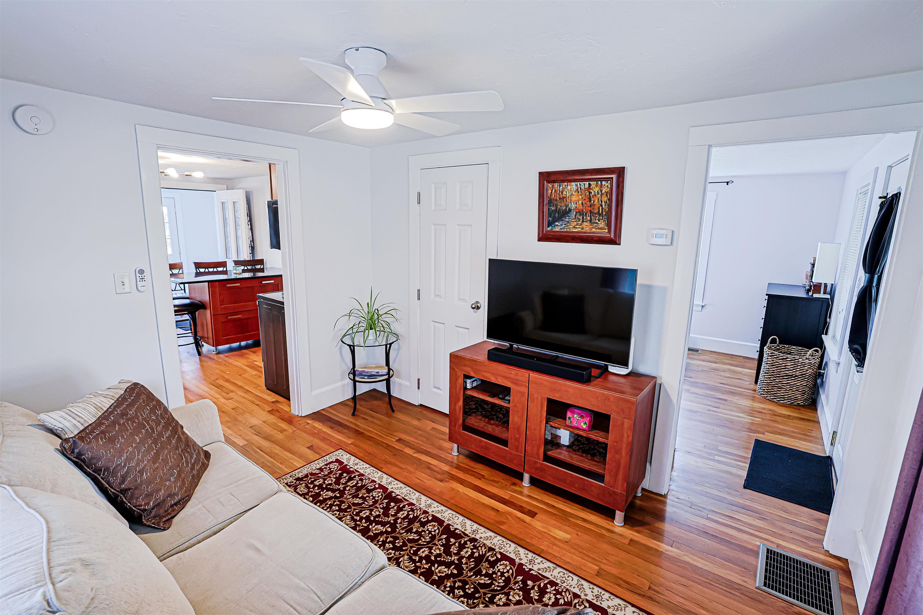 64 School St, Allenstown, NH 03275