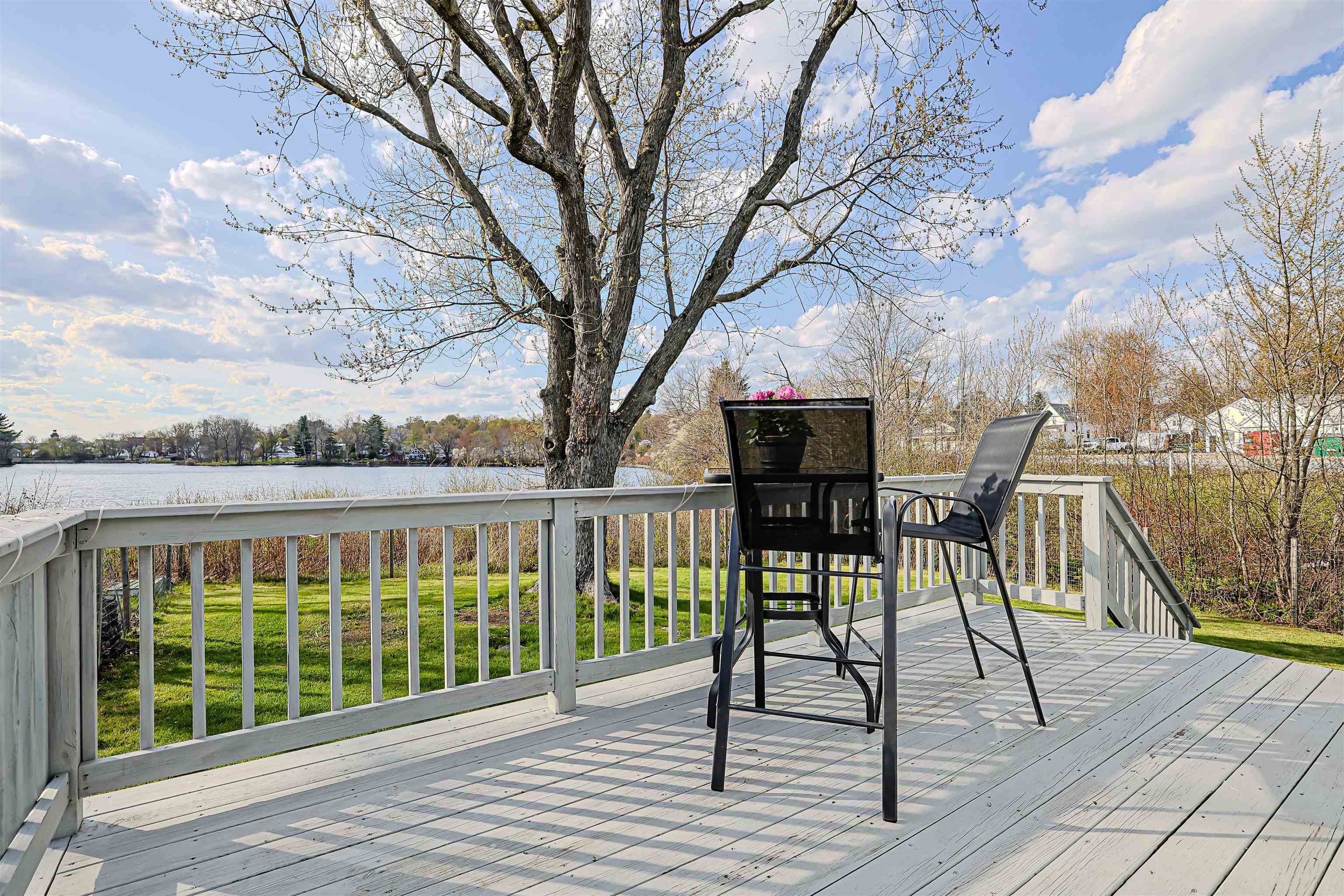 64 School St, Allenstown, NH 03275