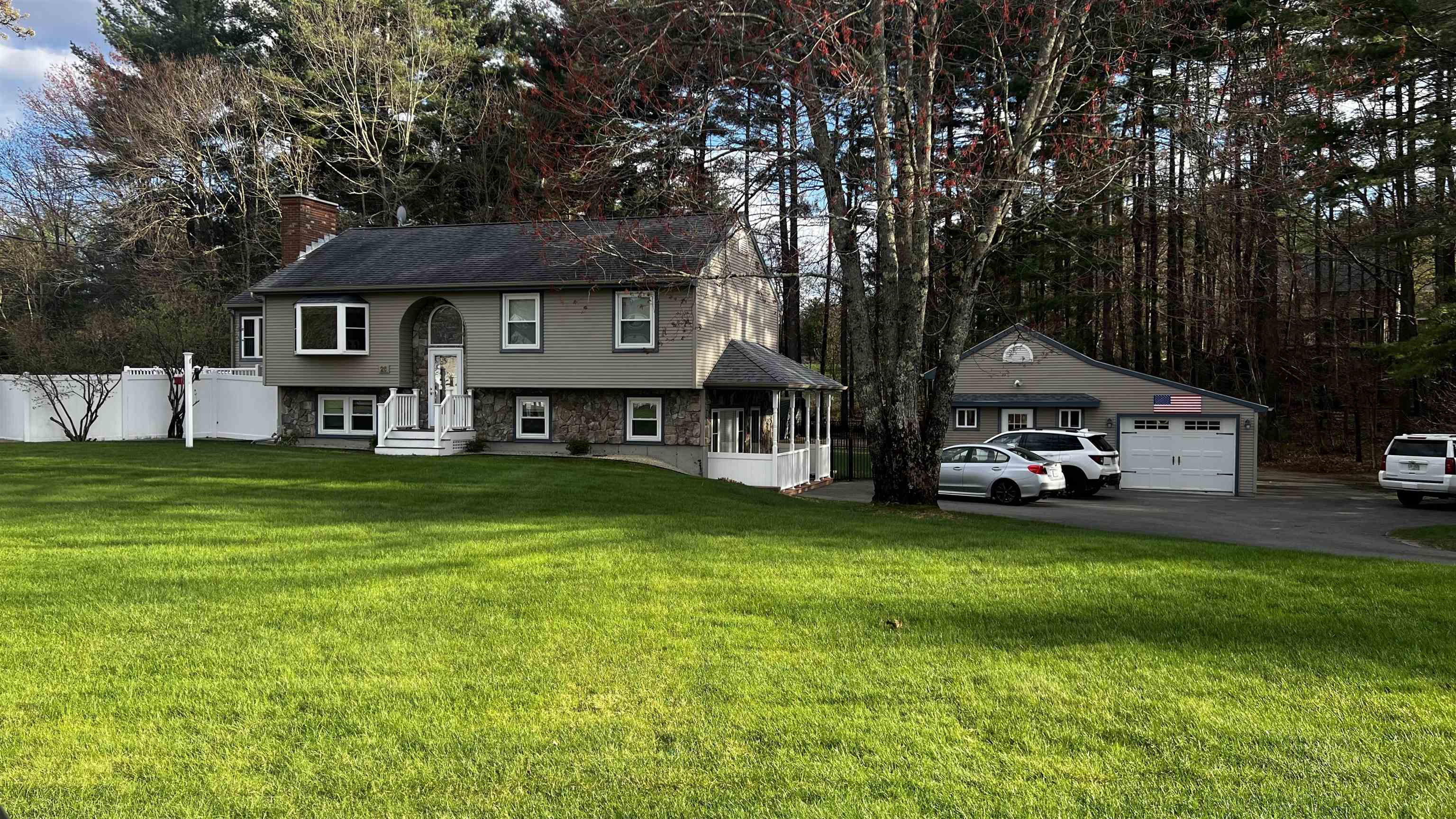 26 Mayflower Dr, Litchfield, NH 03052
