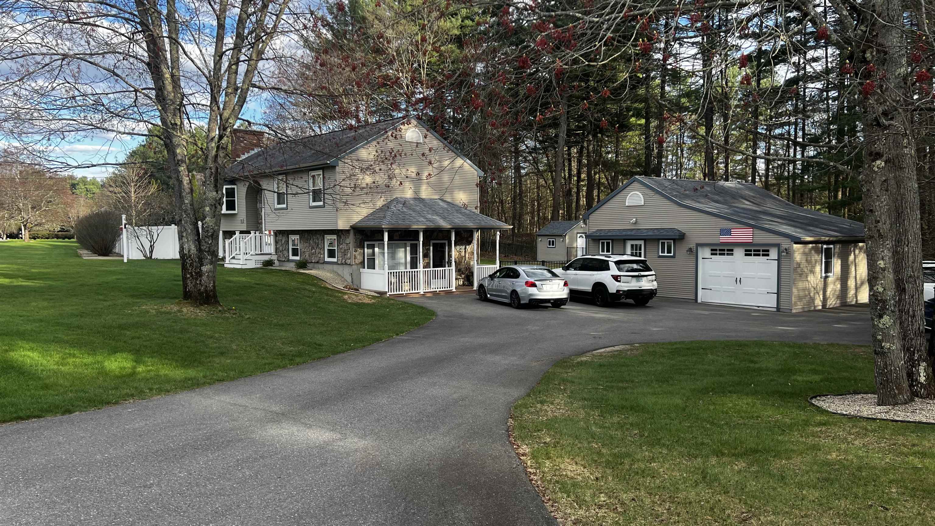 26 Mayflower Dr, Litchfield, NH 03052