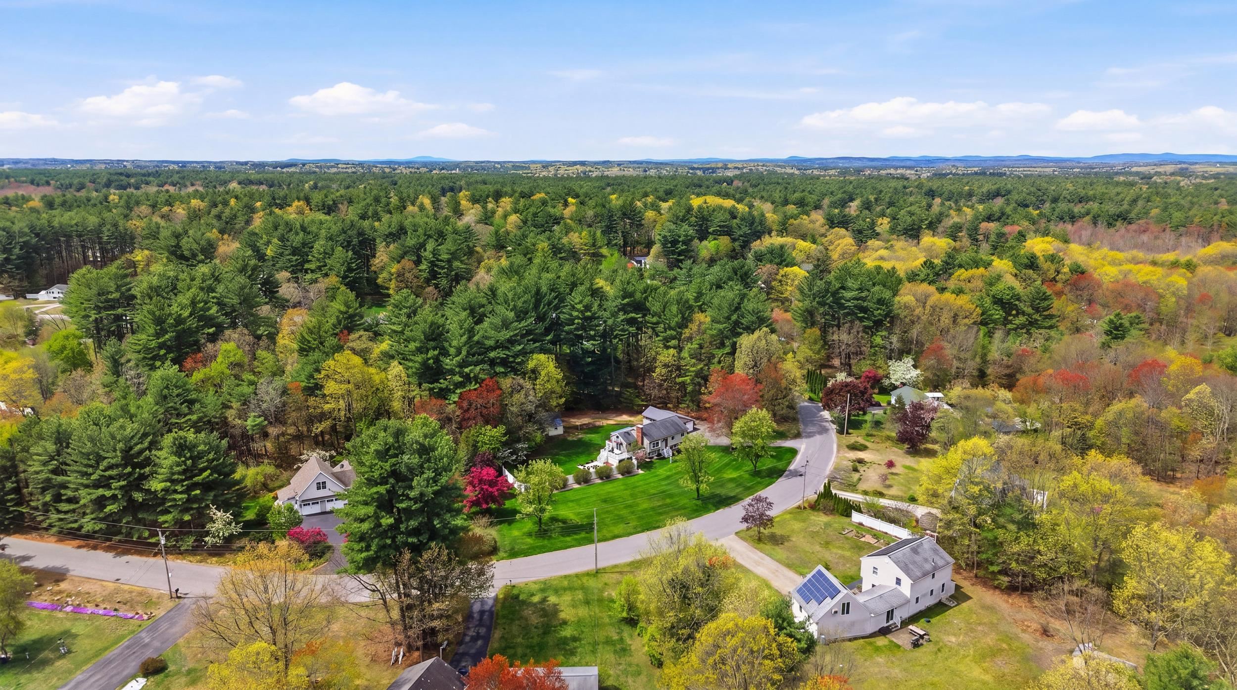 26 Mayflower Dr, Litchfield, NH 03052