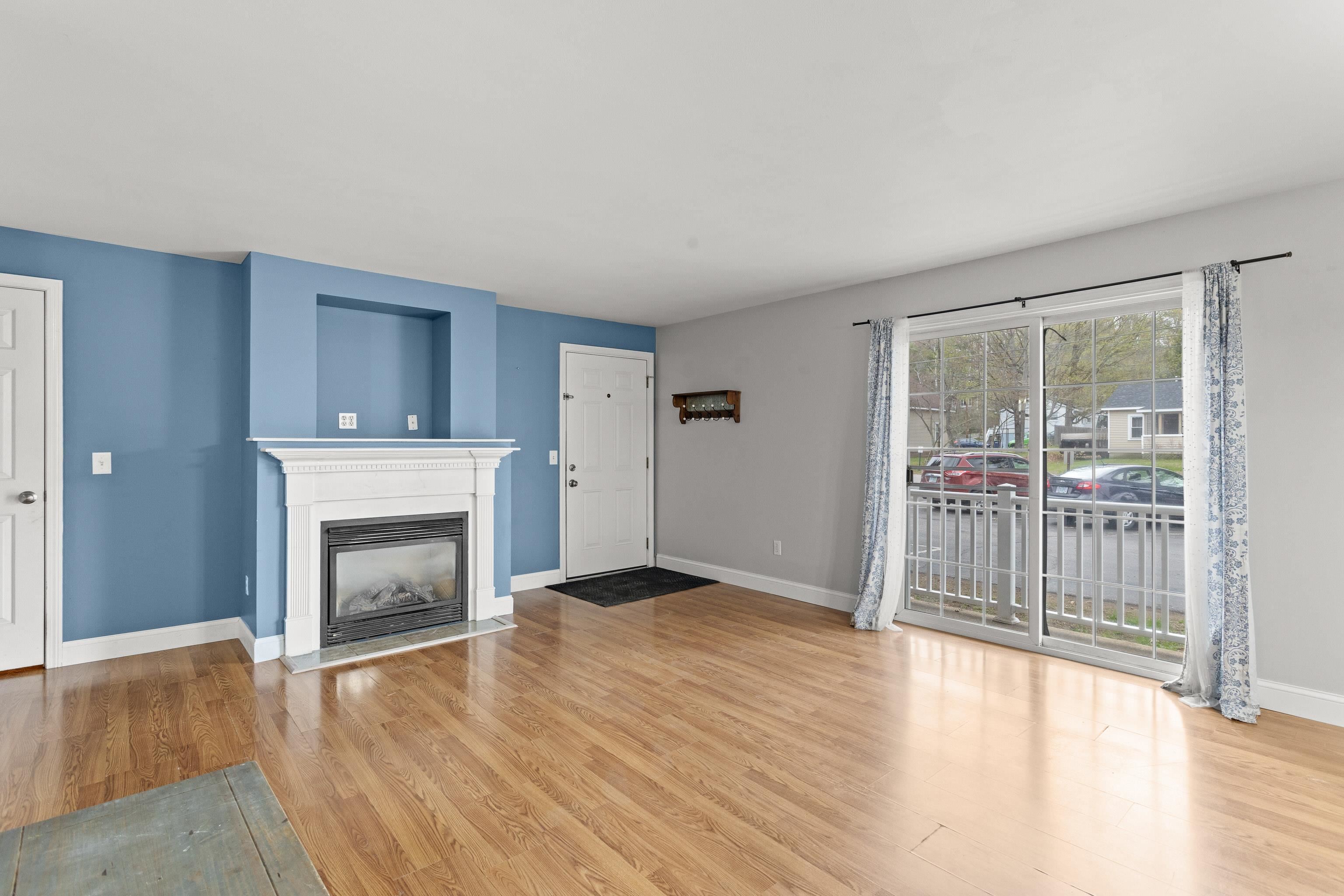 4 Deer St, Tilton, NH 03276