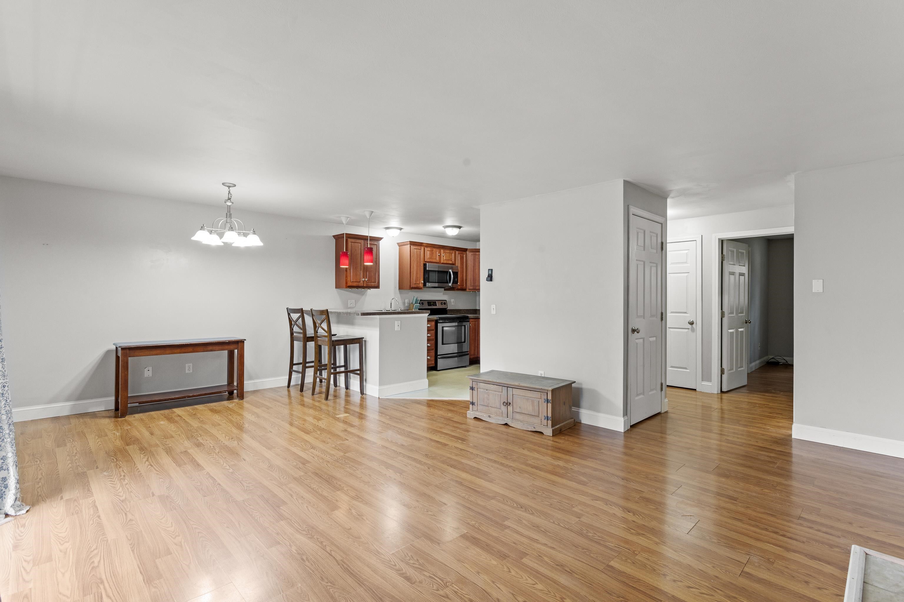 4 Deer St, Tilton, NH 03276