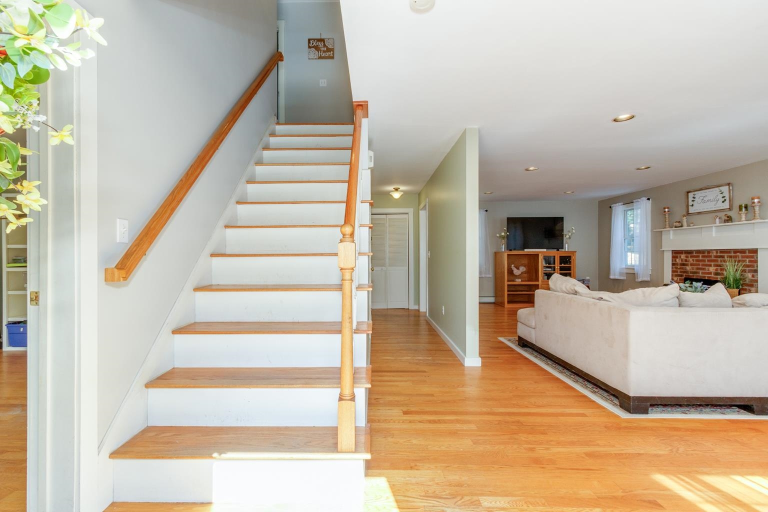22 Rock Rimmon Rd, Danville, NH 03819