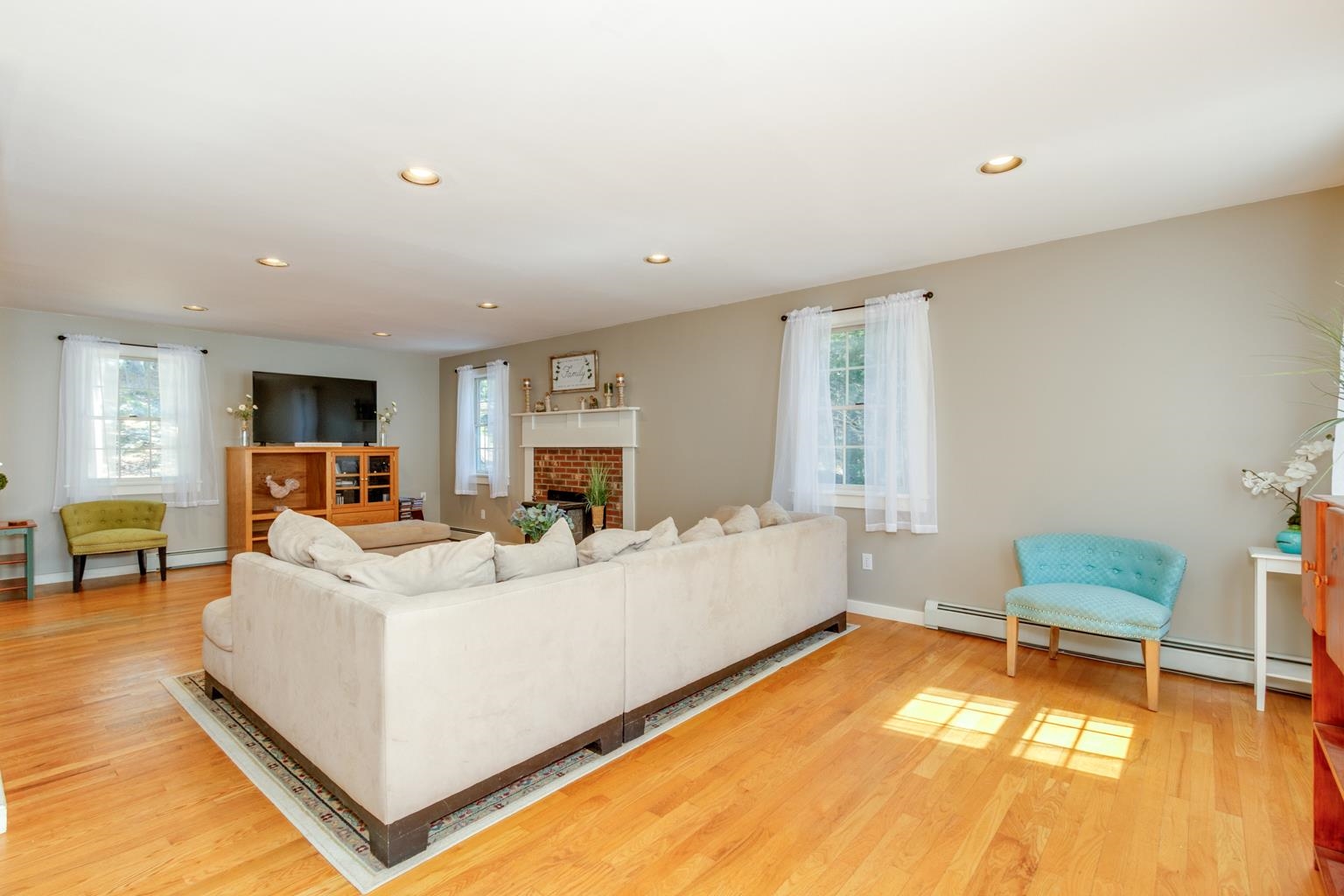 22 Rock Rimmon Rd, Danville, NH 03819