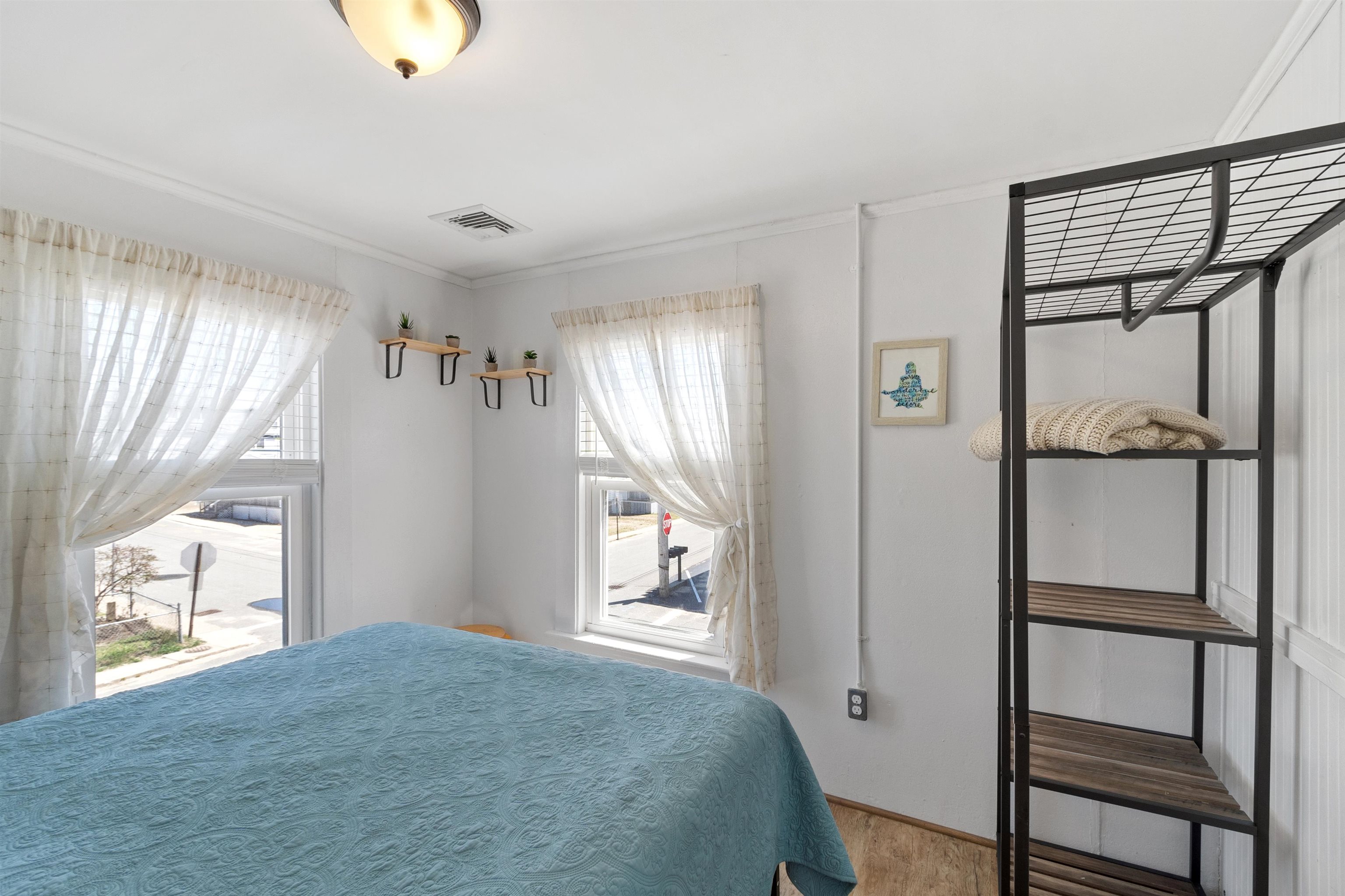 7 Concord Ave, Hampton, NH 03842