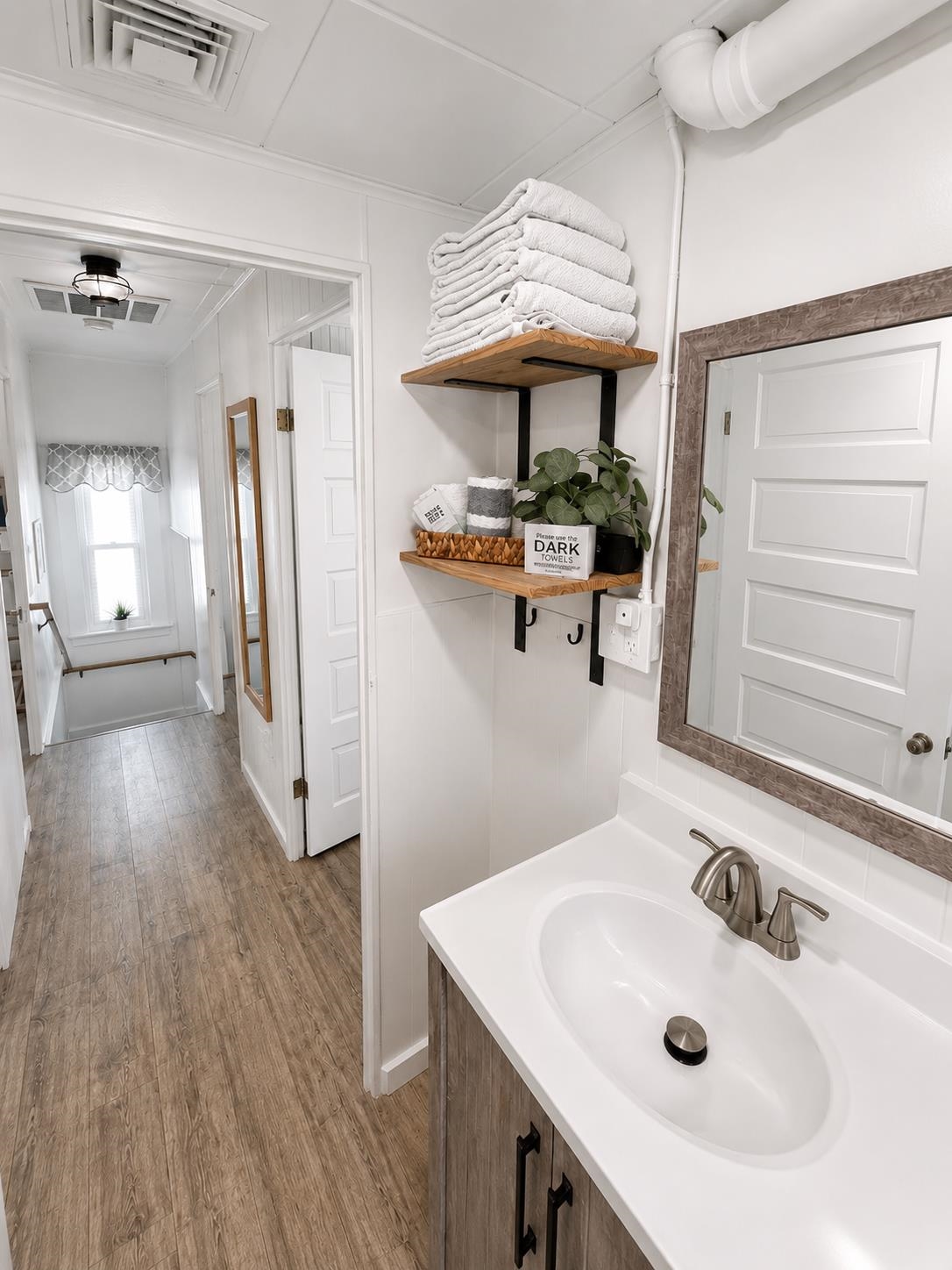 7 Concord Ave, Hampton, NH 03842