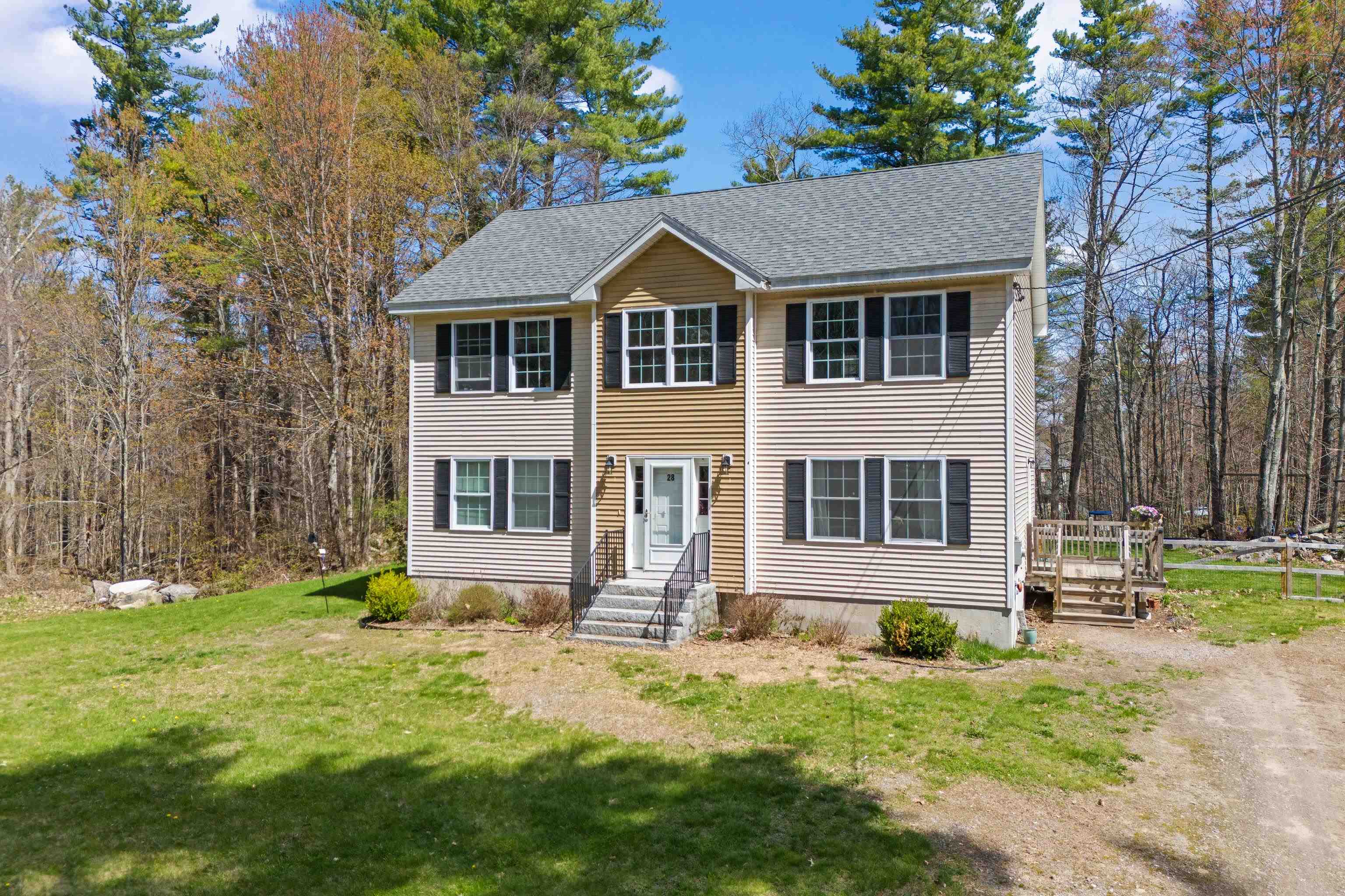 28 Dougherty Ln, New Boston, NH 03070