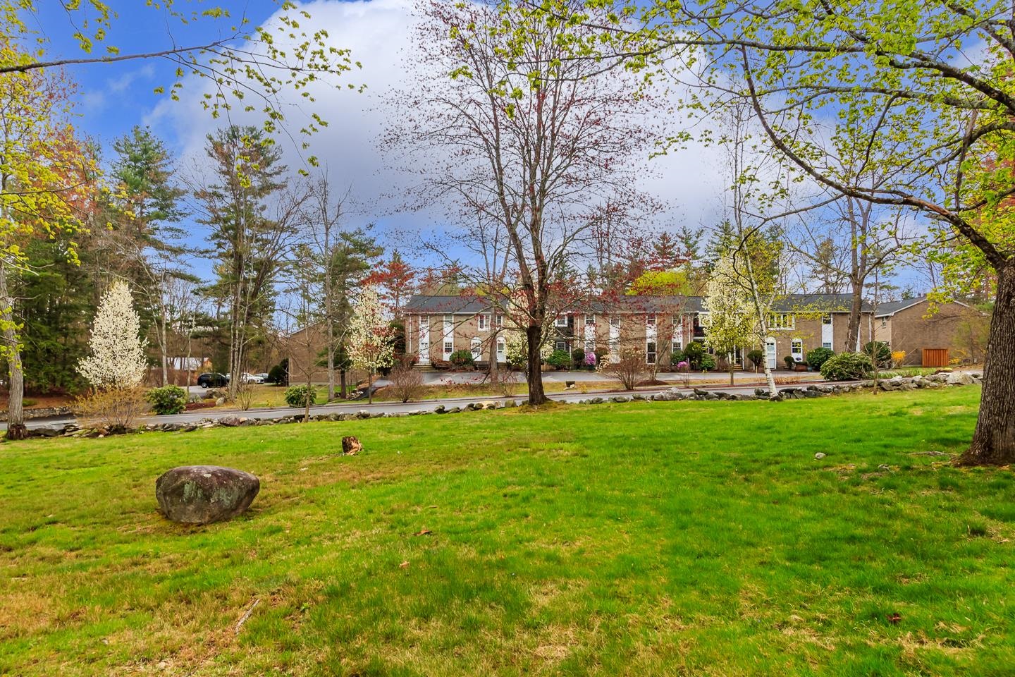 24 Fieldstone Dr, Londonderry, NH 03053