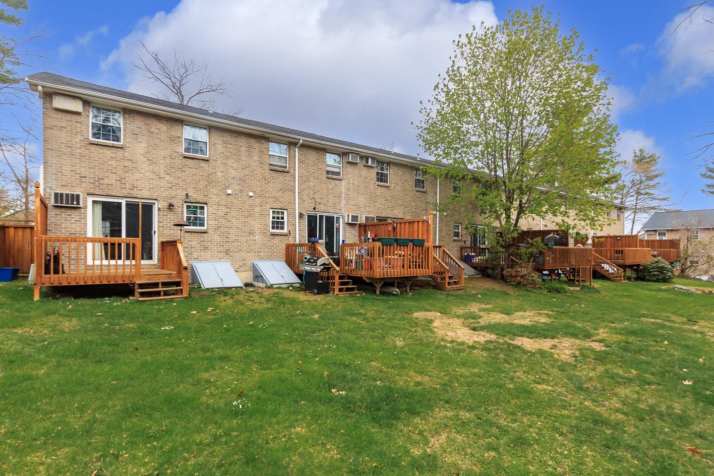 24 Fieldstone Dr, Londonderry, NH 03053