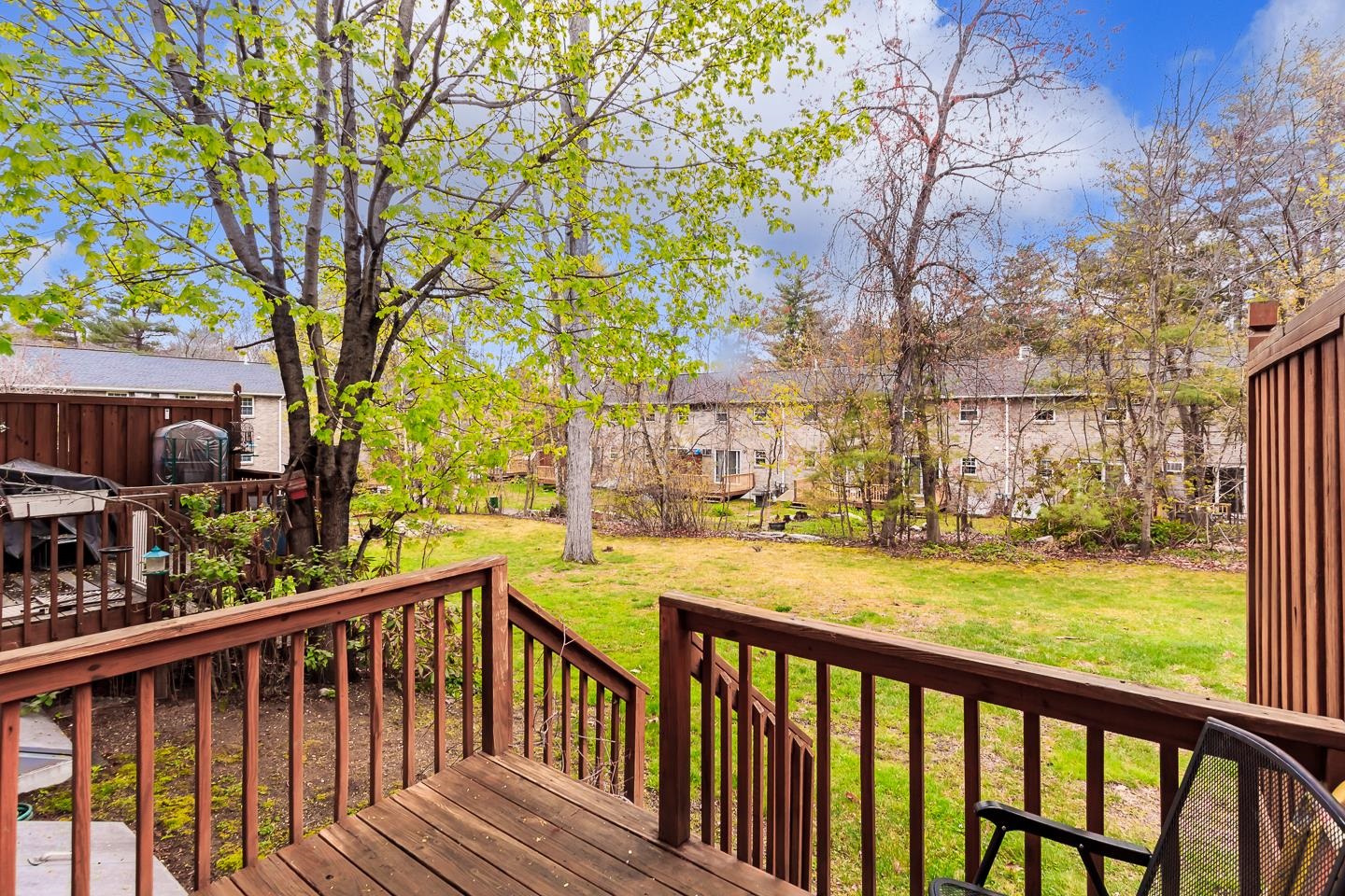 24 Fieldstone Dr, Londonderry, NH 03053