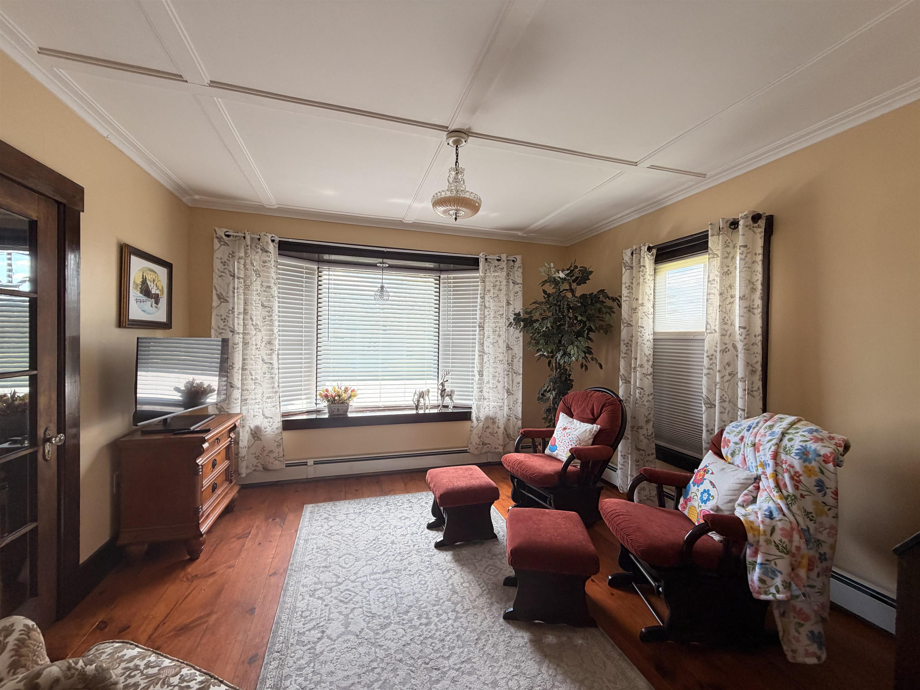 62 Parker St, Winchester, NH 03470