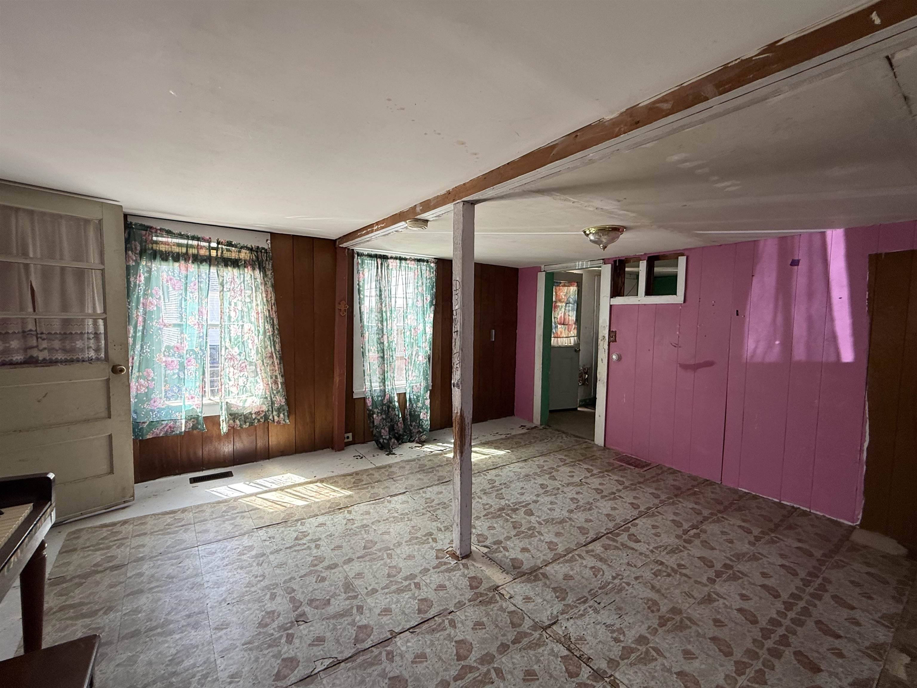 32 Charles St, Keene, NH 03431