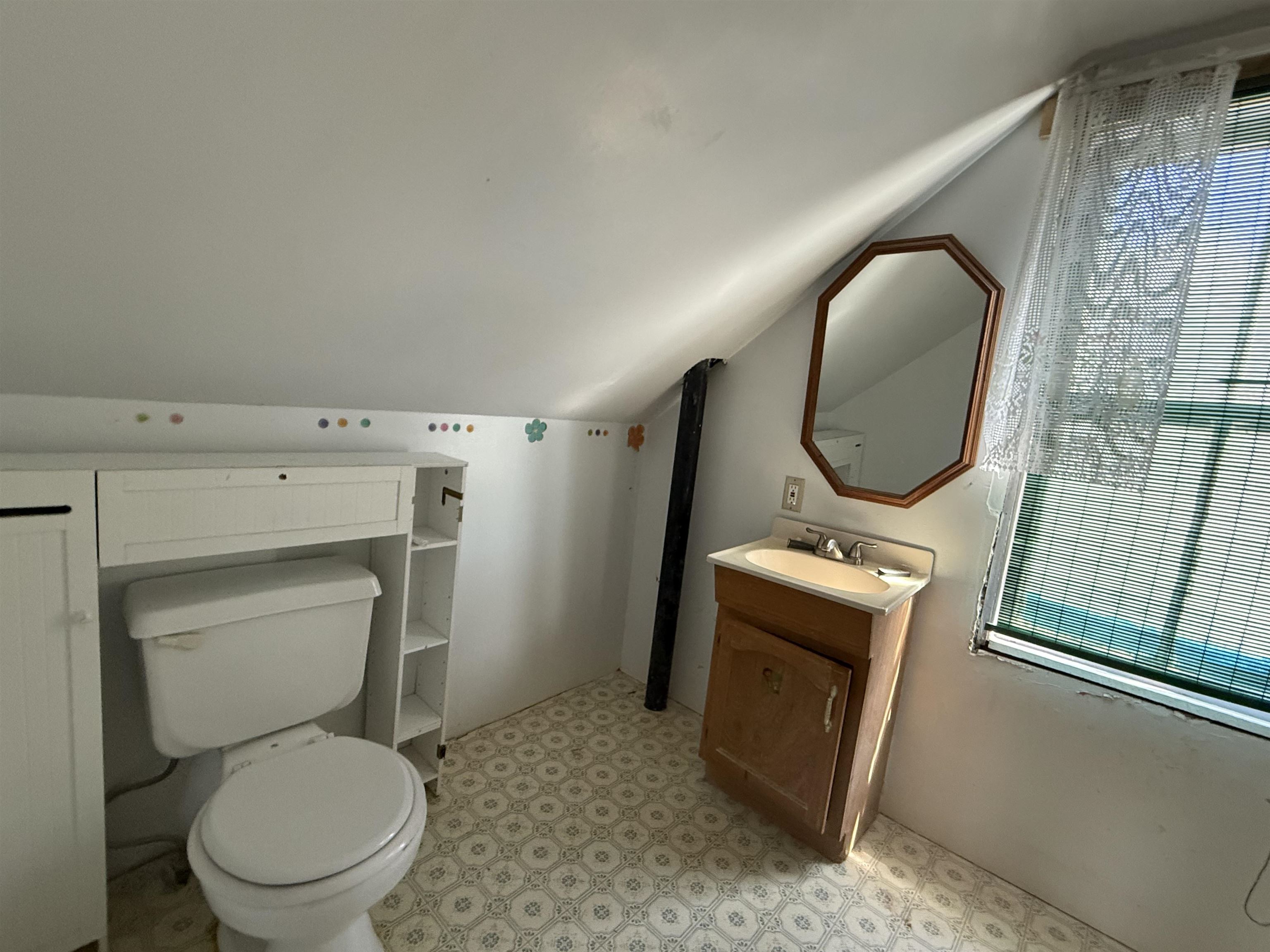 32 Charles St, Keene, NH 03431