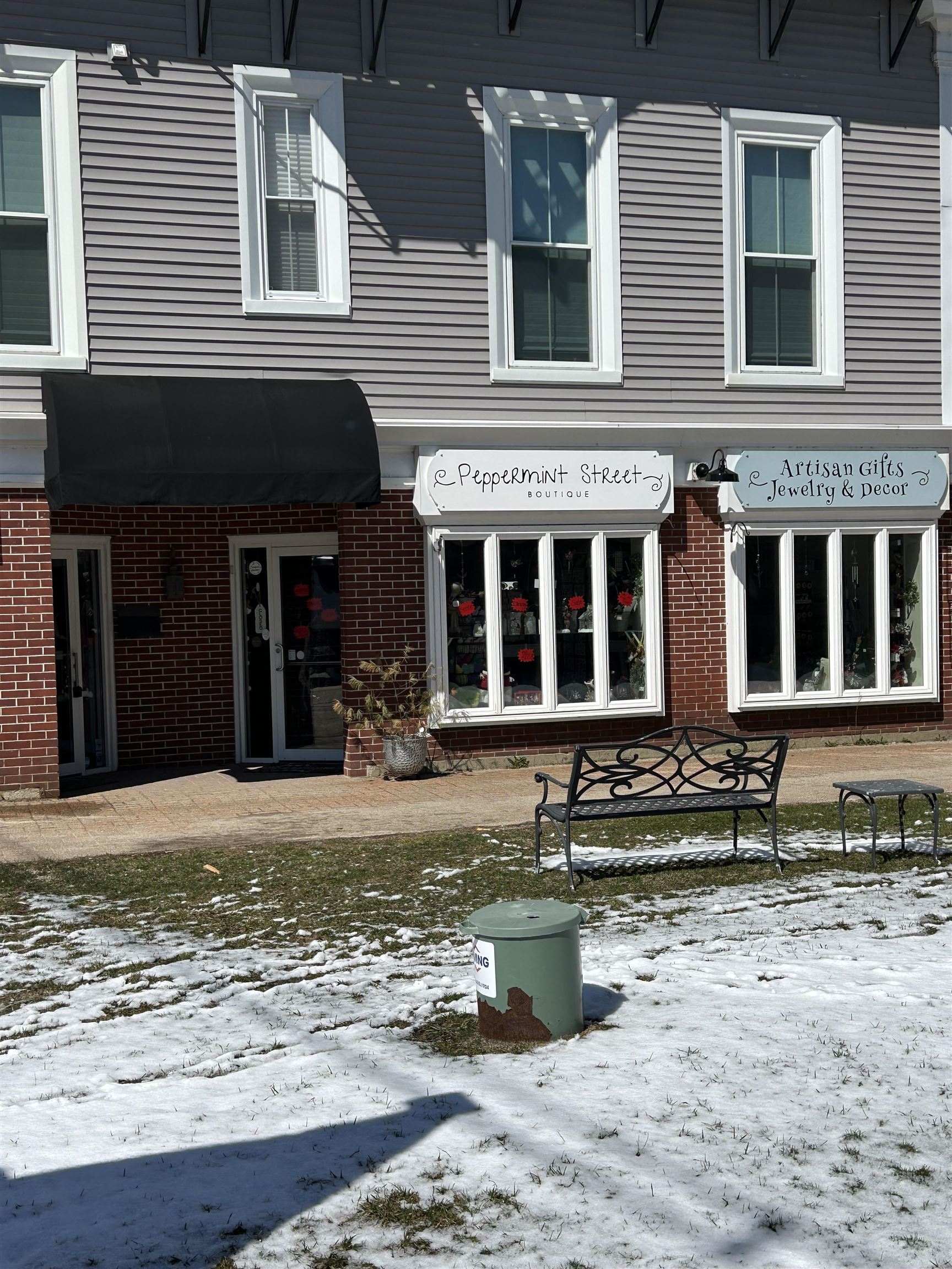 25 N Main St, Wolfeboro, NH 03894