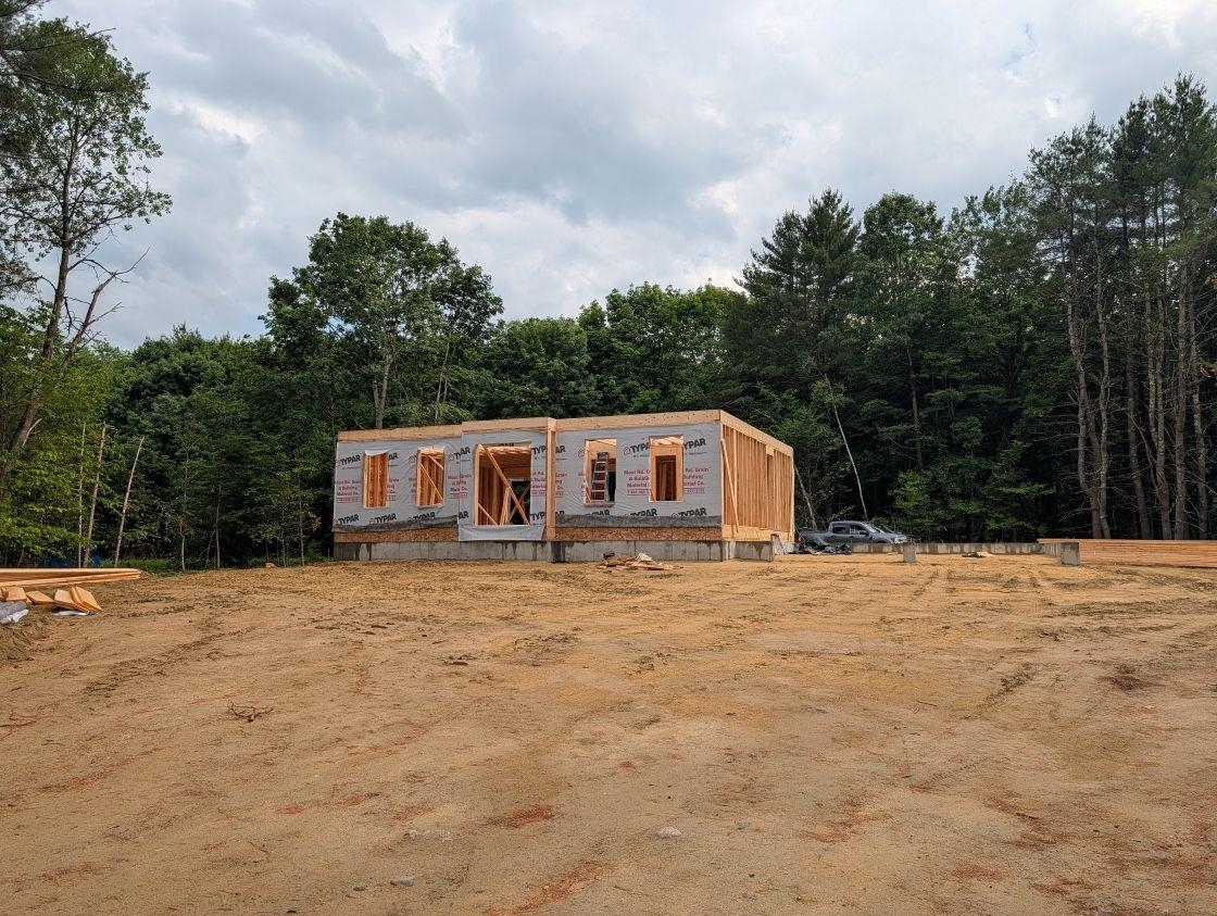 85 Fairview Dr, Pittsfield, NH 03263