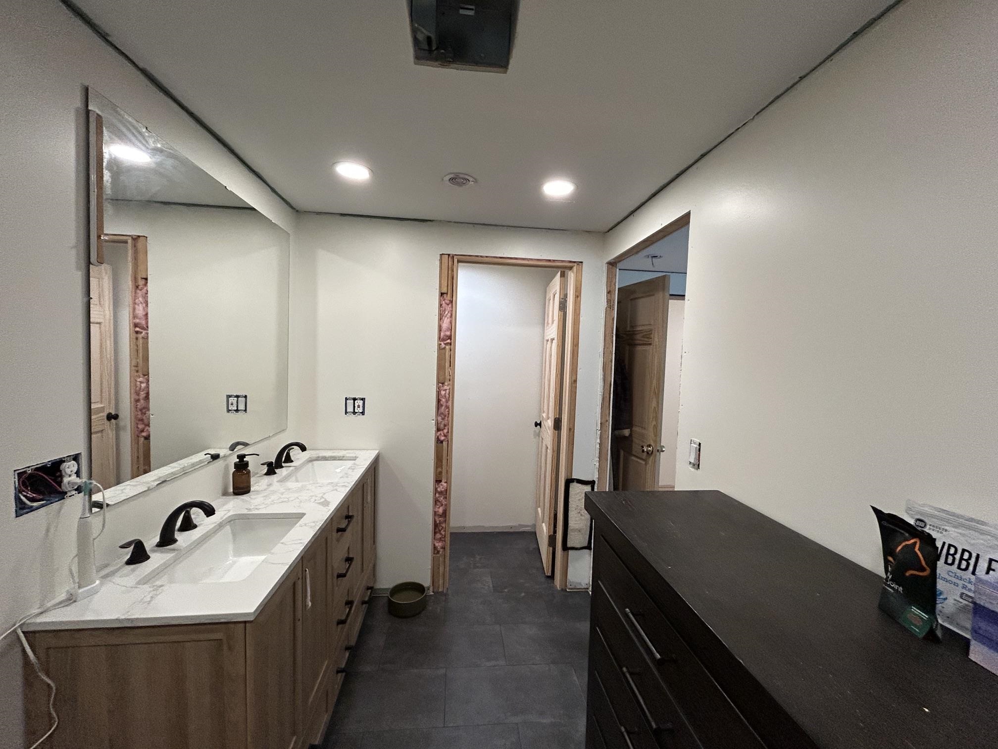 Primary Bath 25182527