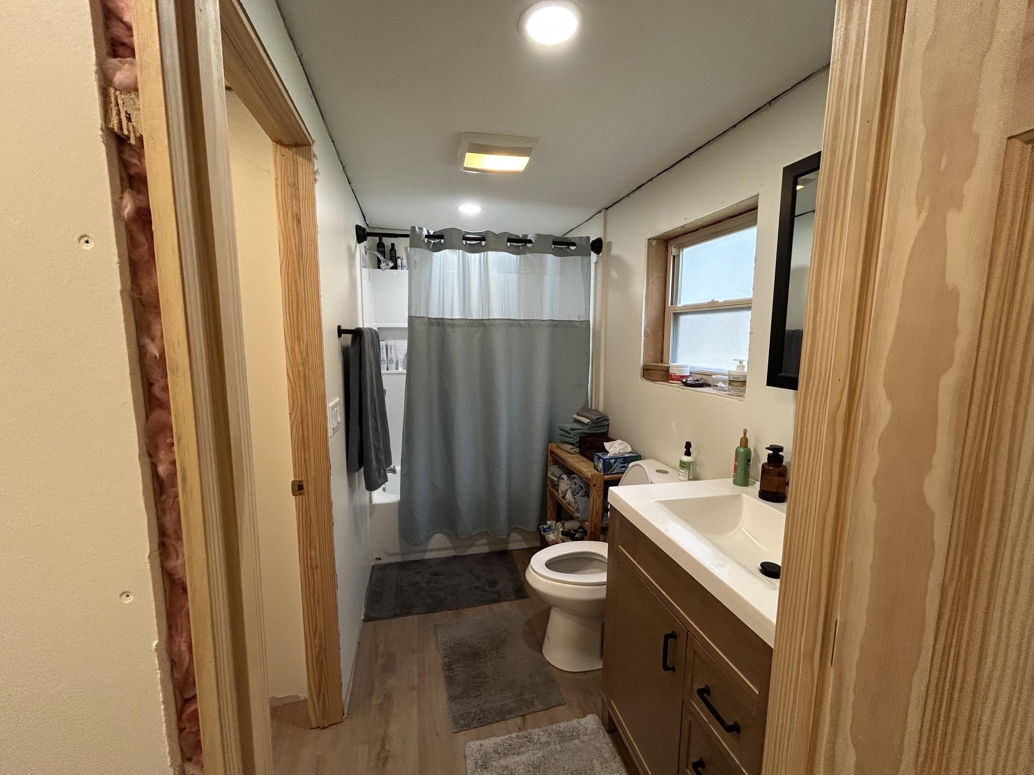 2nd Bath 25182390
