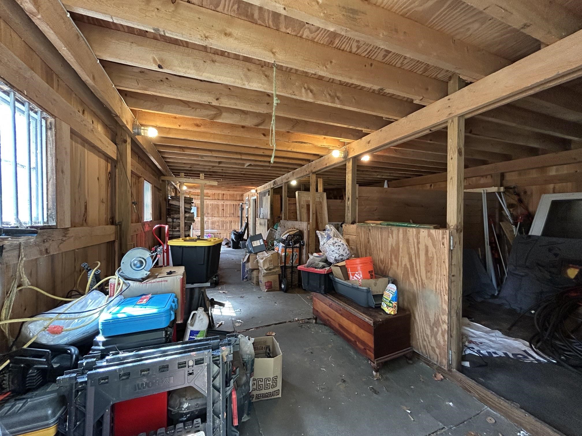 Barn full aisle 2-3 stalls, tackroom & hayloft 25182225