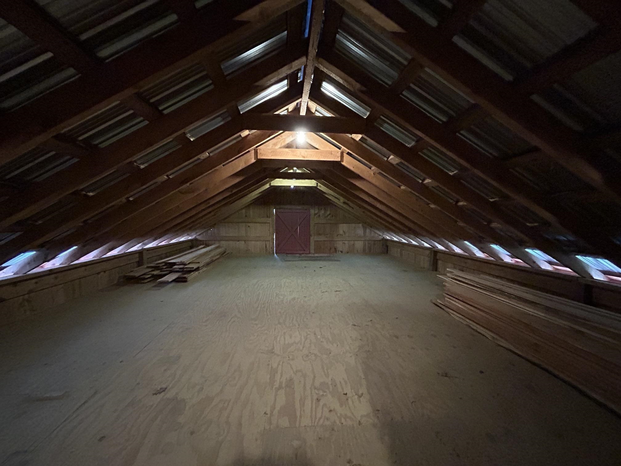 Hayloft 25182180