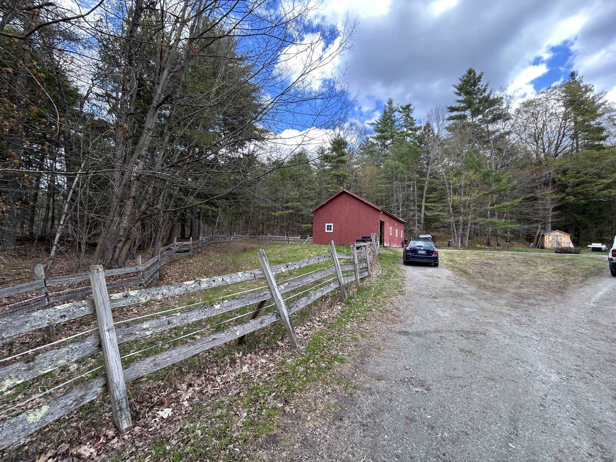 Small turnout around barn 25182259