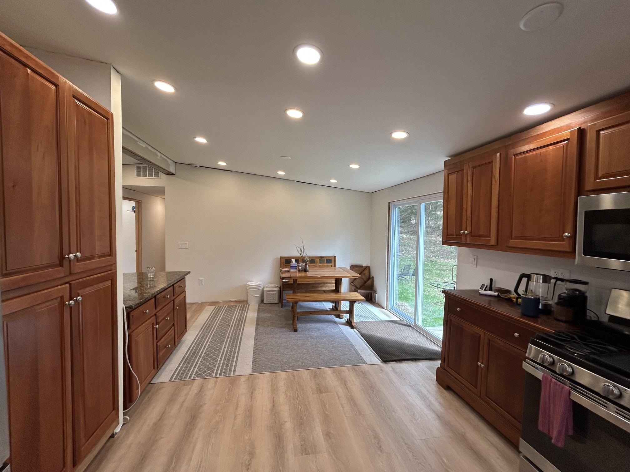 Kitchen/Dining 25182467