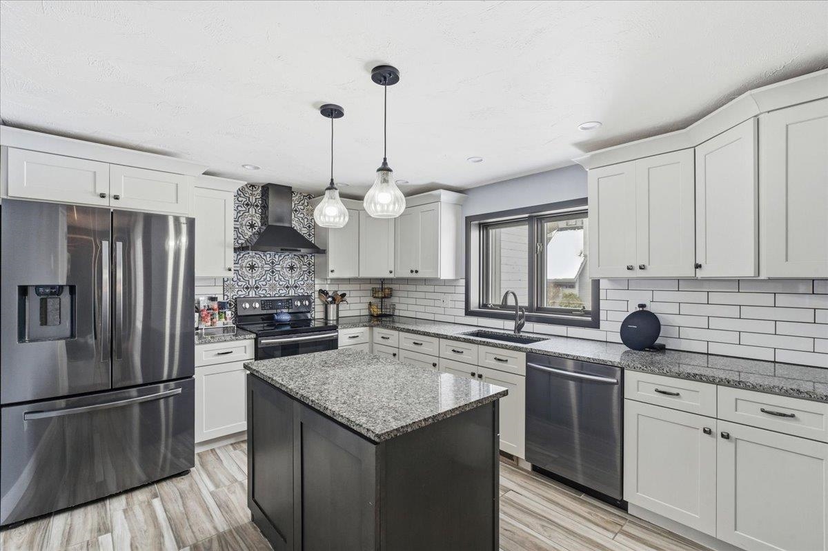 5 Tsienneto Rd, Derry, NH 03038