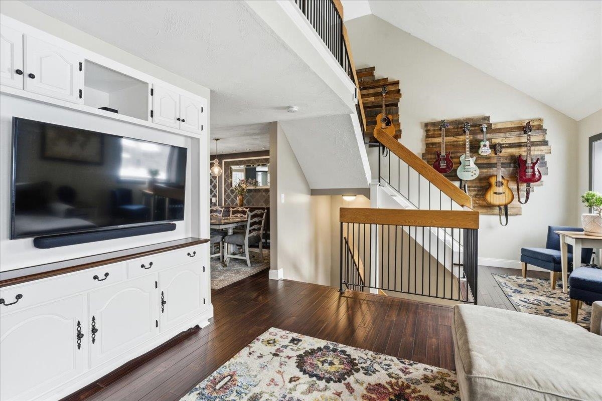 5 Tsienneto Rd, Derry, NH 03038
