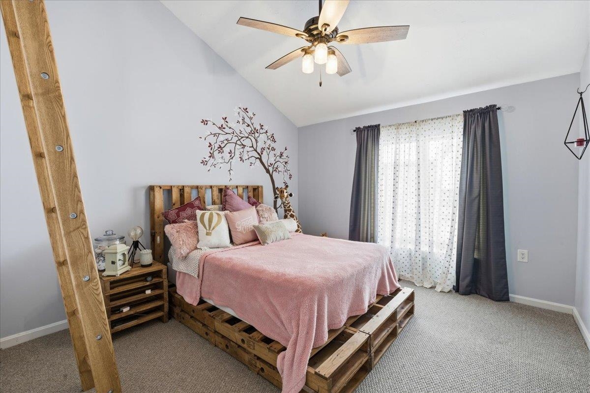 5 Tsienneto Rd, Derry, NH 03038