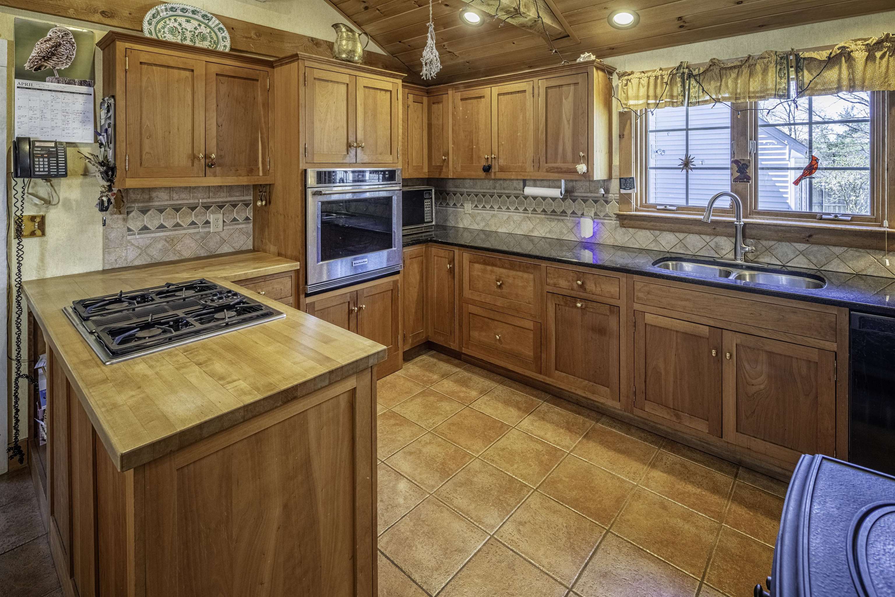 79 Noble St, Somersworth, NH 03878