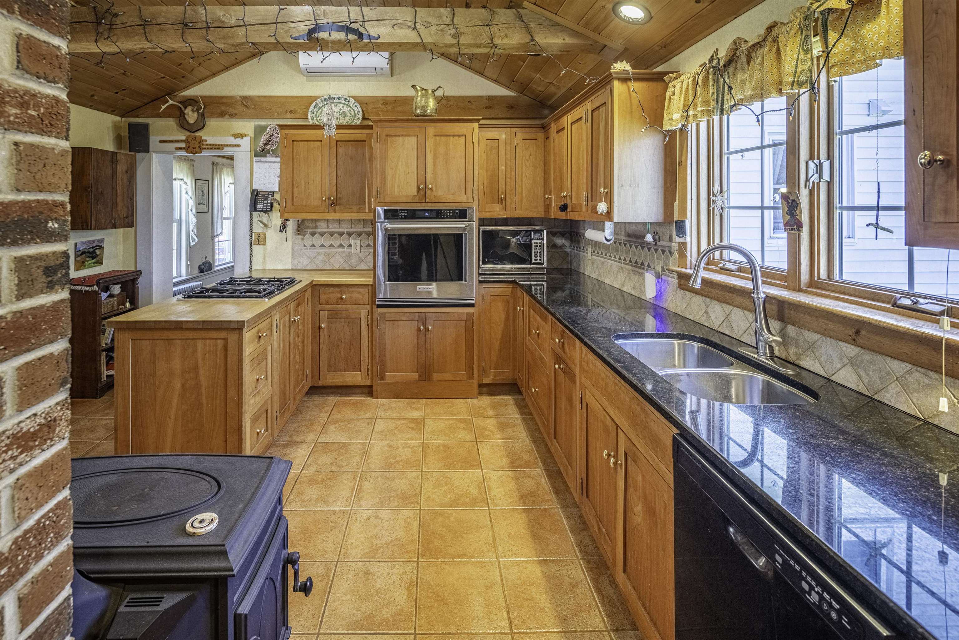 79 Noble St, Somersworth, NH 03878