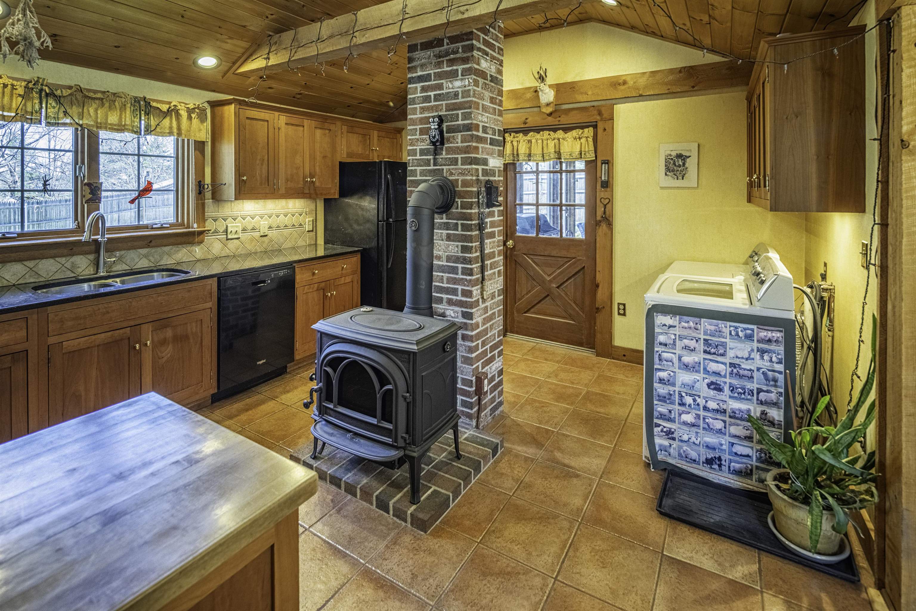 79 Noble St, Somersworth, NH 03878
