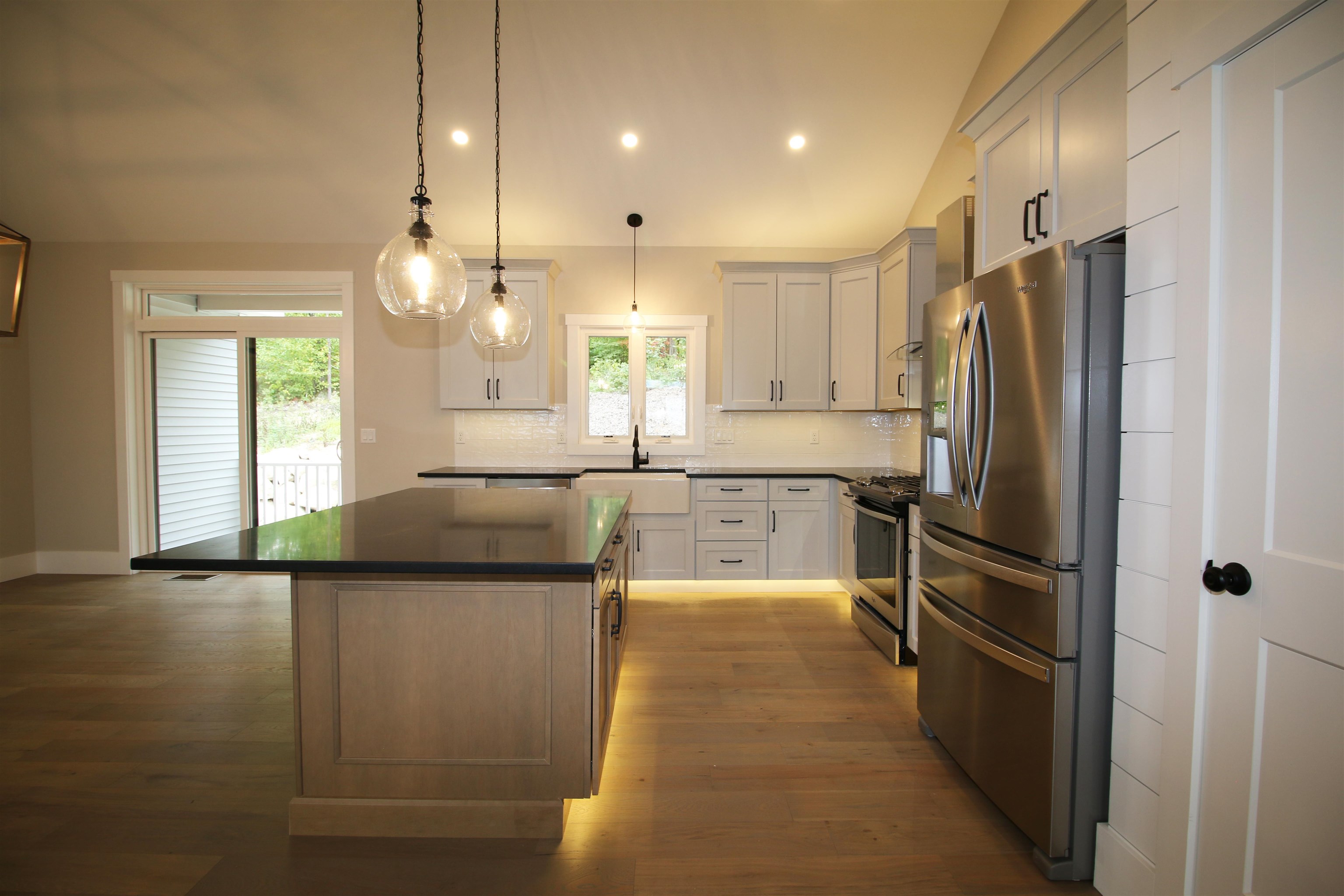 433 Dawn Ct, Pembroke, NH 03275