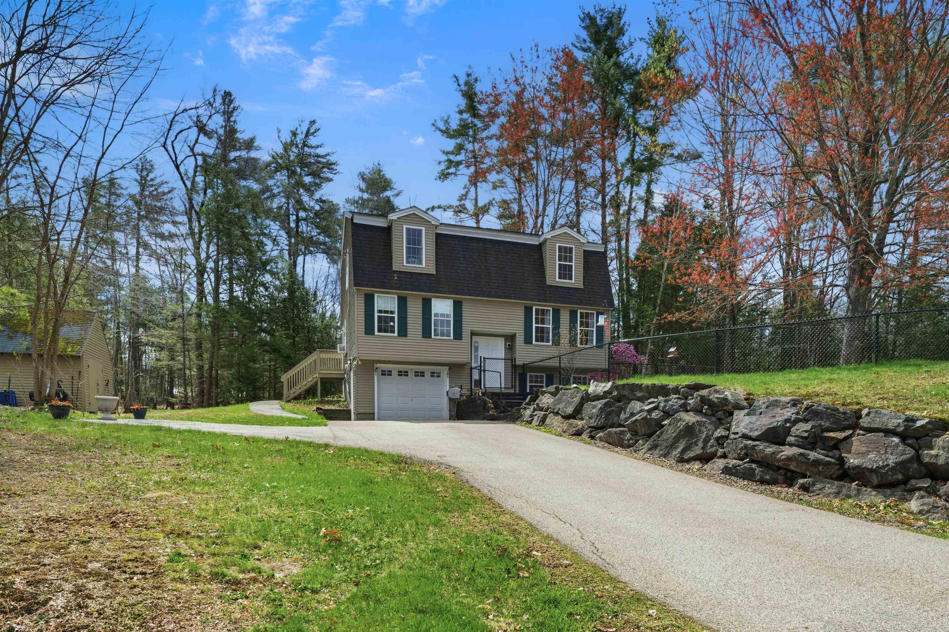 1 Bayou Dr, Raymond, NH 03077