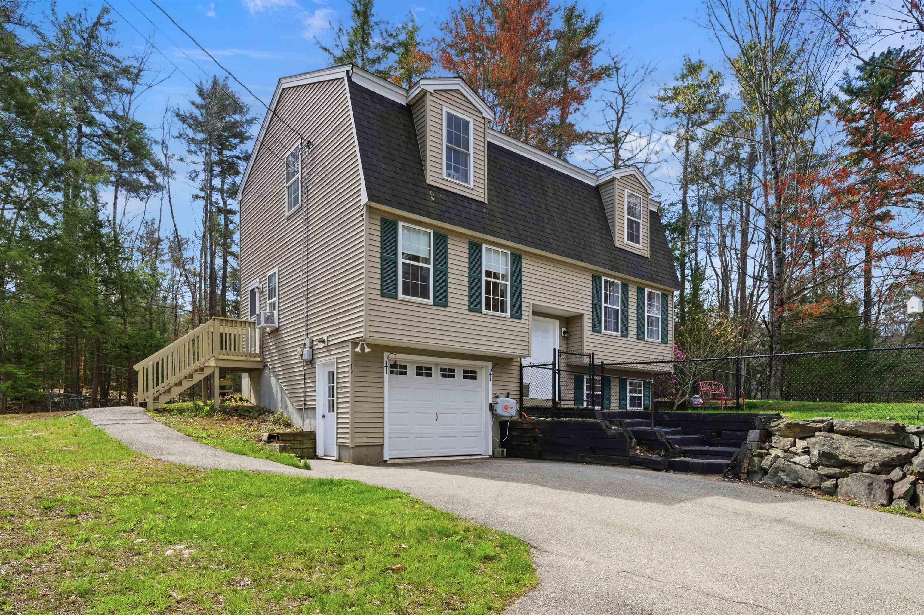 1 Bayou Dr, Raymond, NH 03077