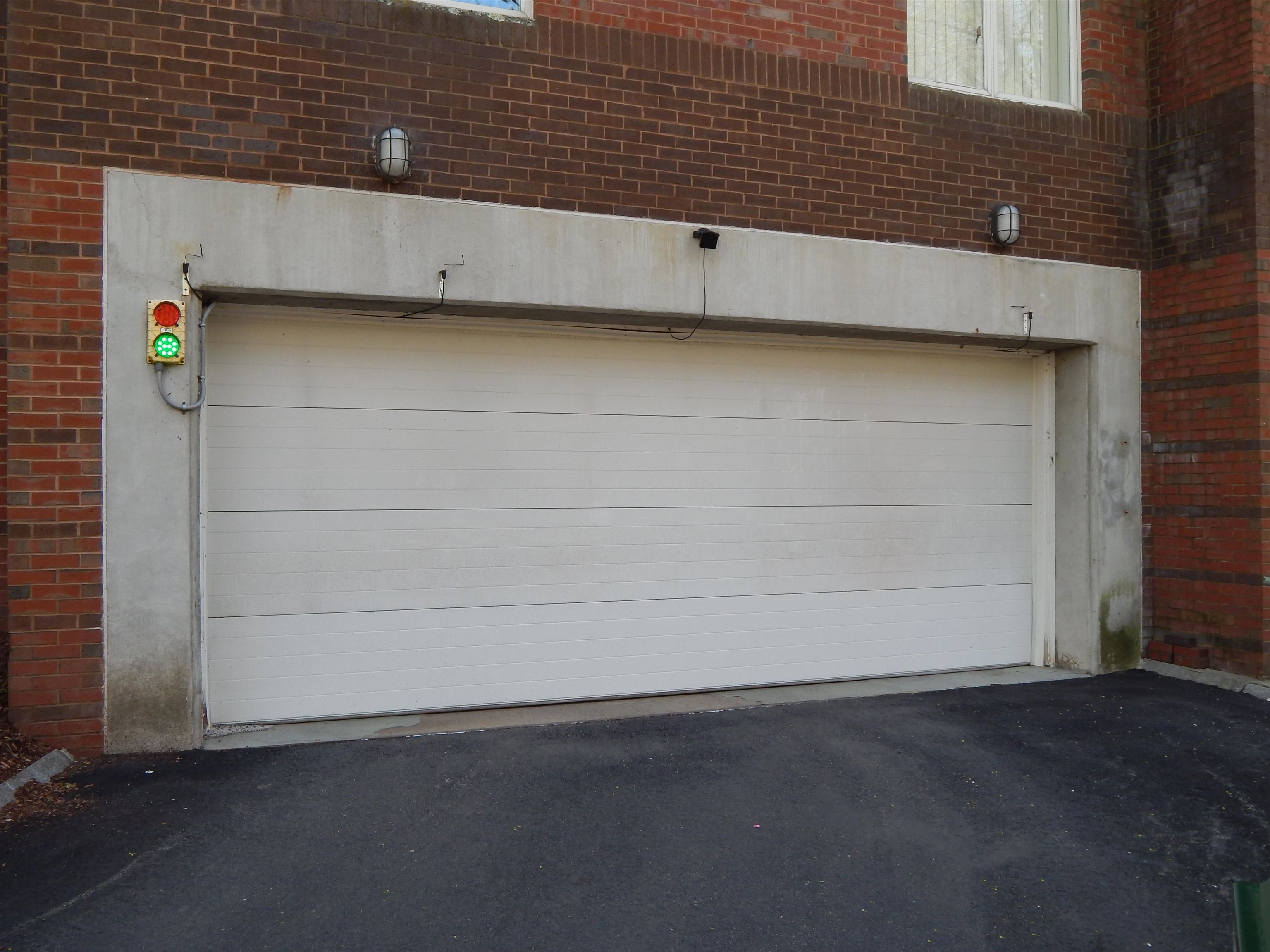 300 River Rd, Manchester, NH 03104