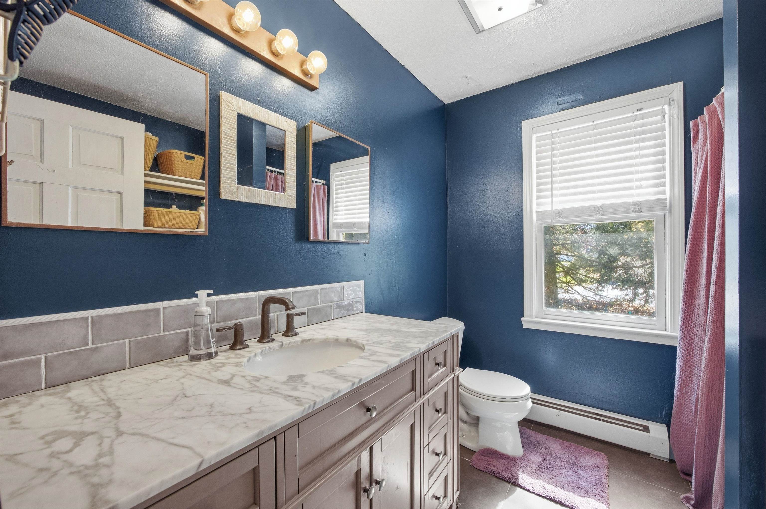 1 Thatcher Dr, Amherst, NH 03031