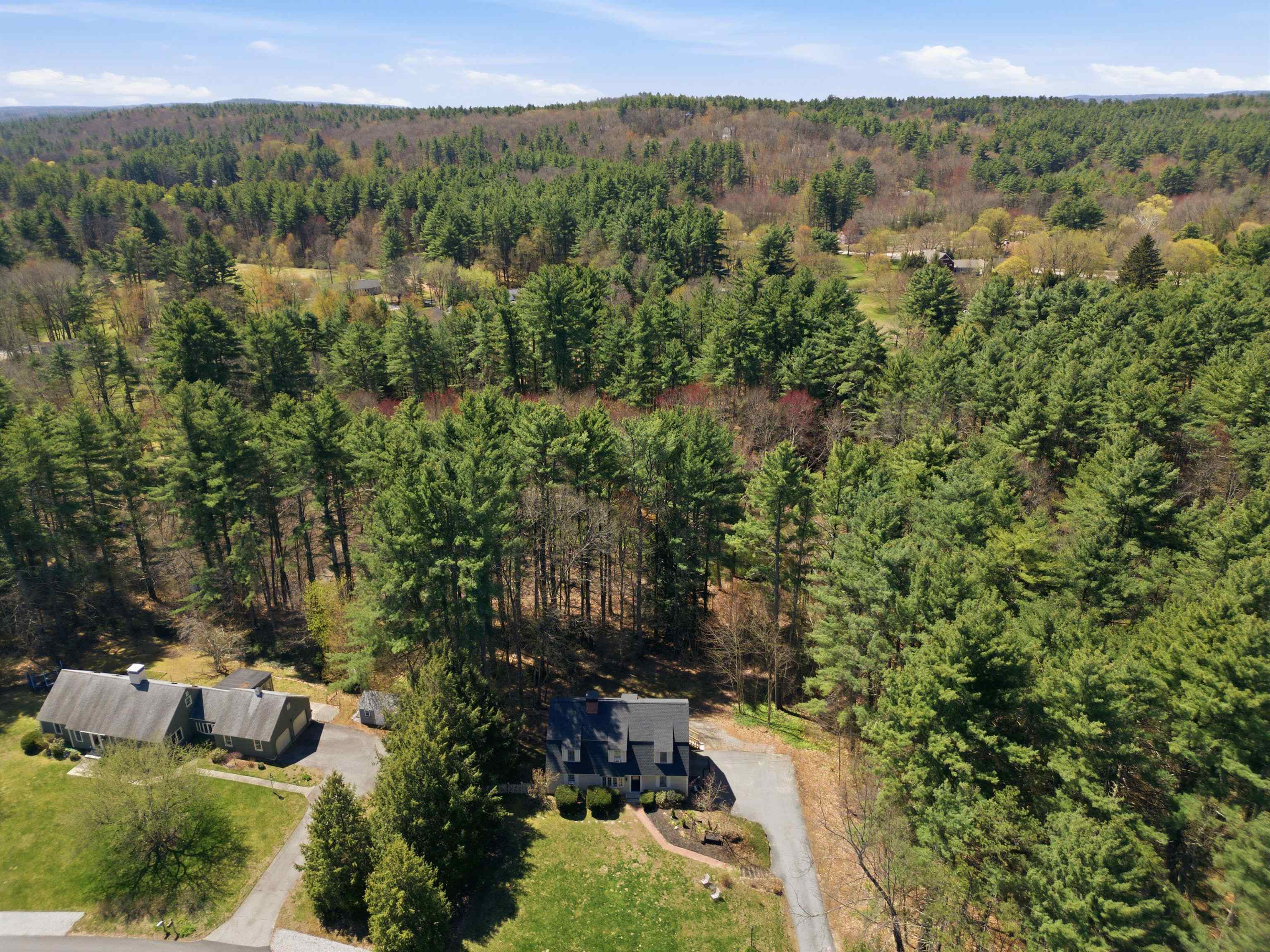1 Thatcher Dr, Amherst, NH 03031