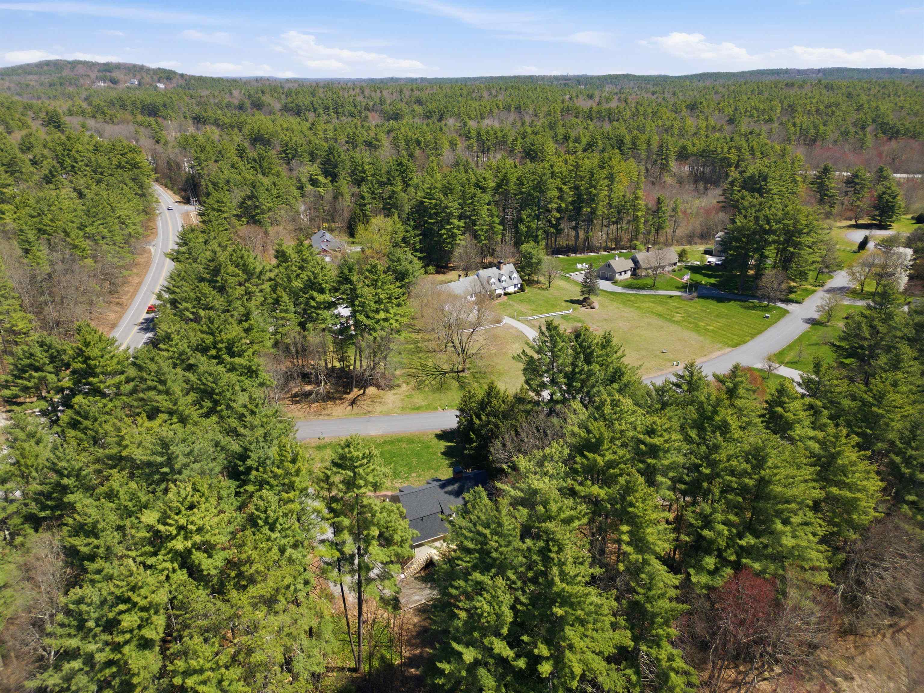 1 Thatcher Dr, Amherst, NH 03031