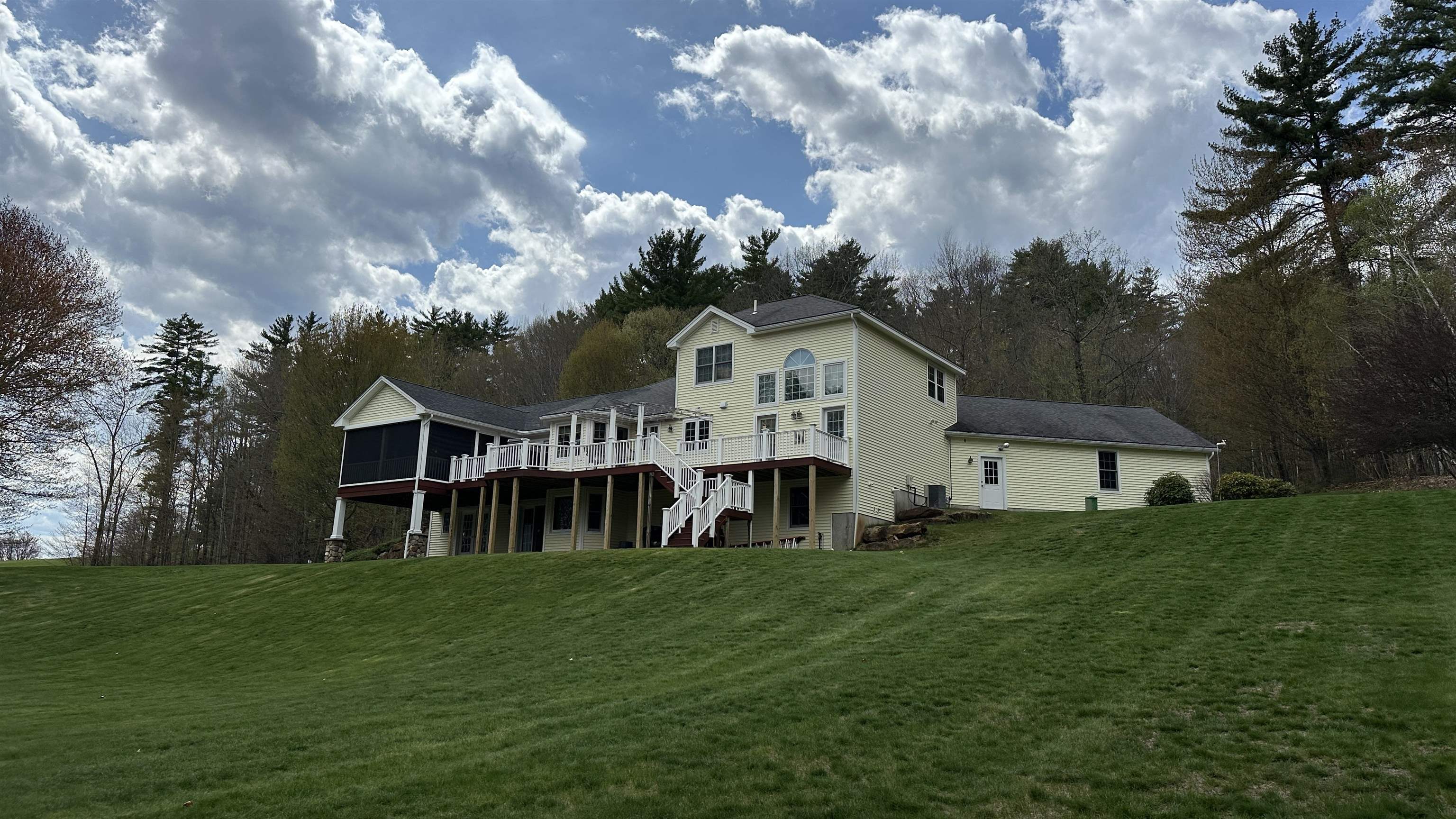 11 West Rd, Canterbury, NH 03224
