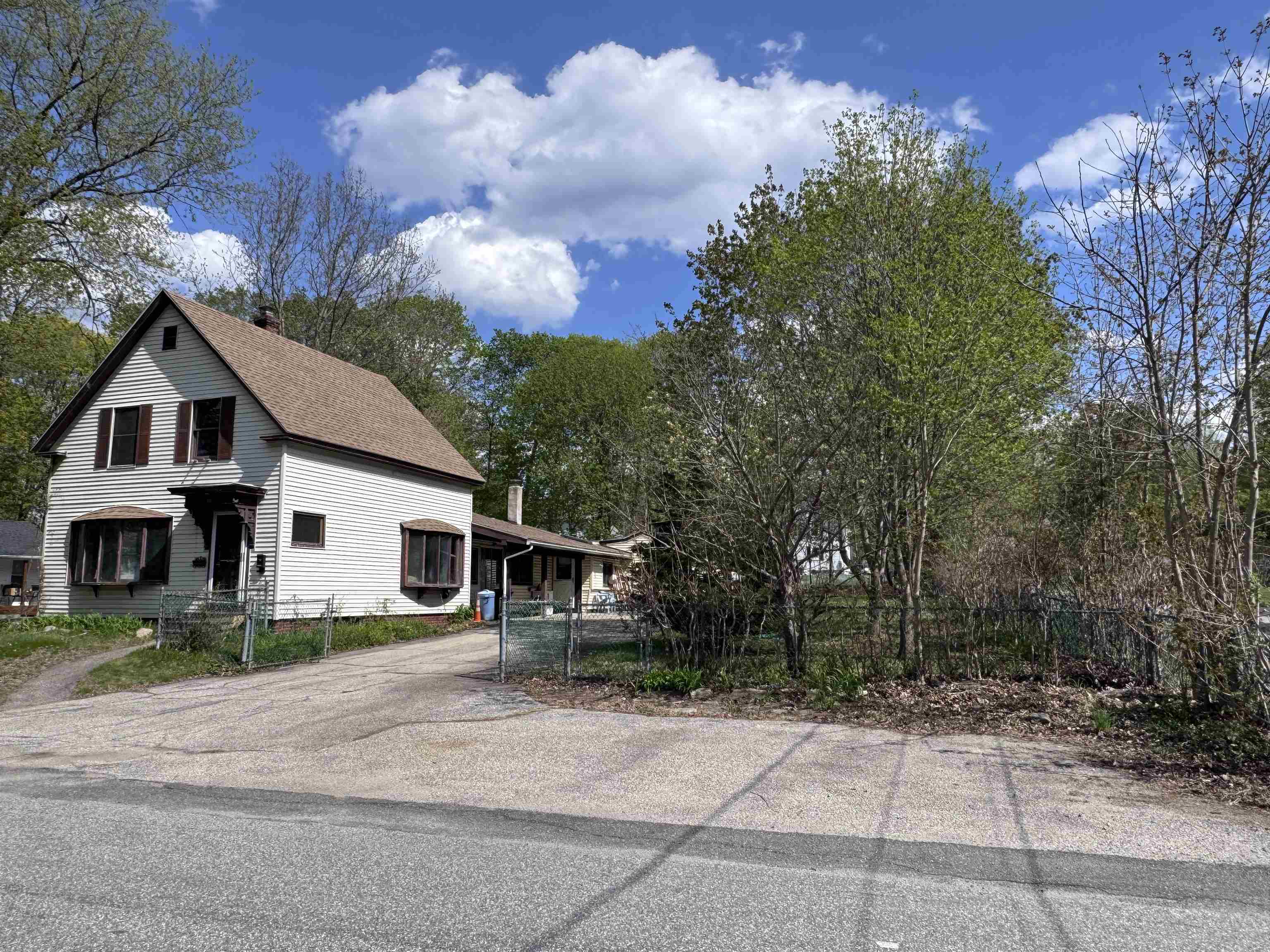 16 Norton St, Derry, NH 03038