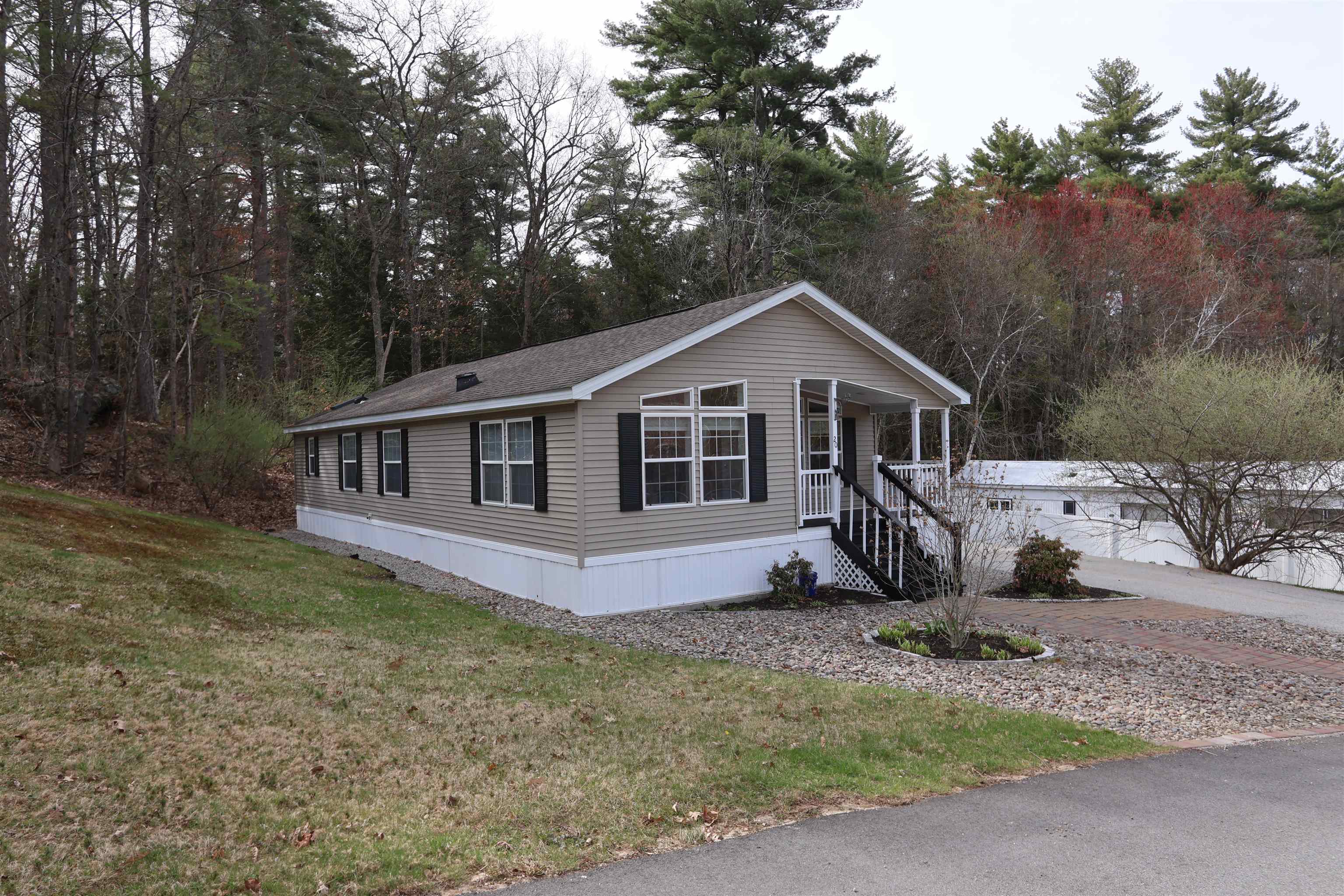 20 Kirkwood Rd, Hooksett, NH 03106