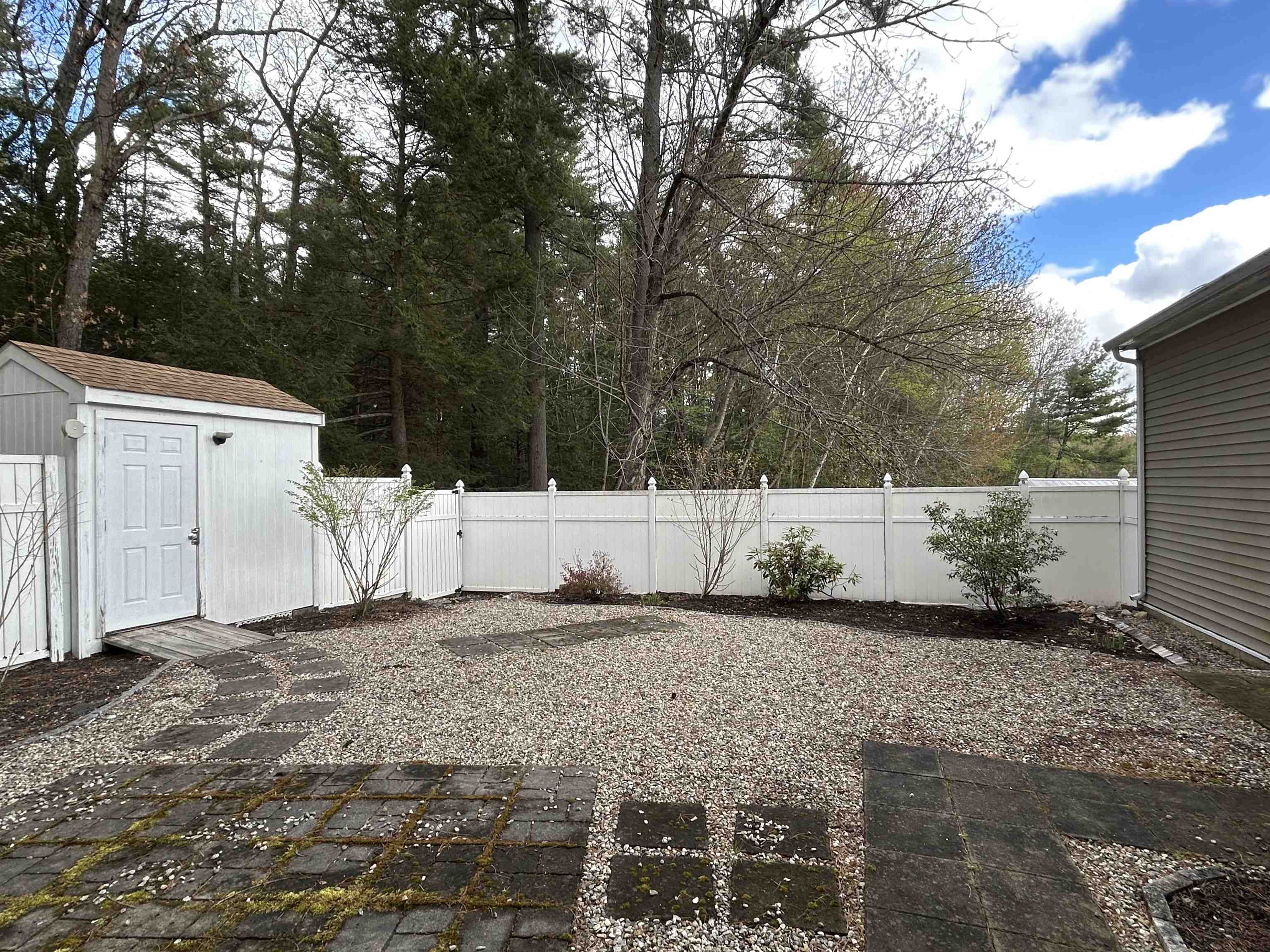 20 Kirkwood Rd, Hooksett, NH 03106