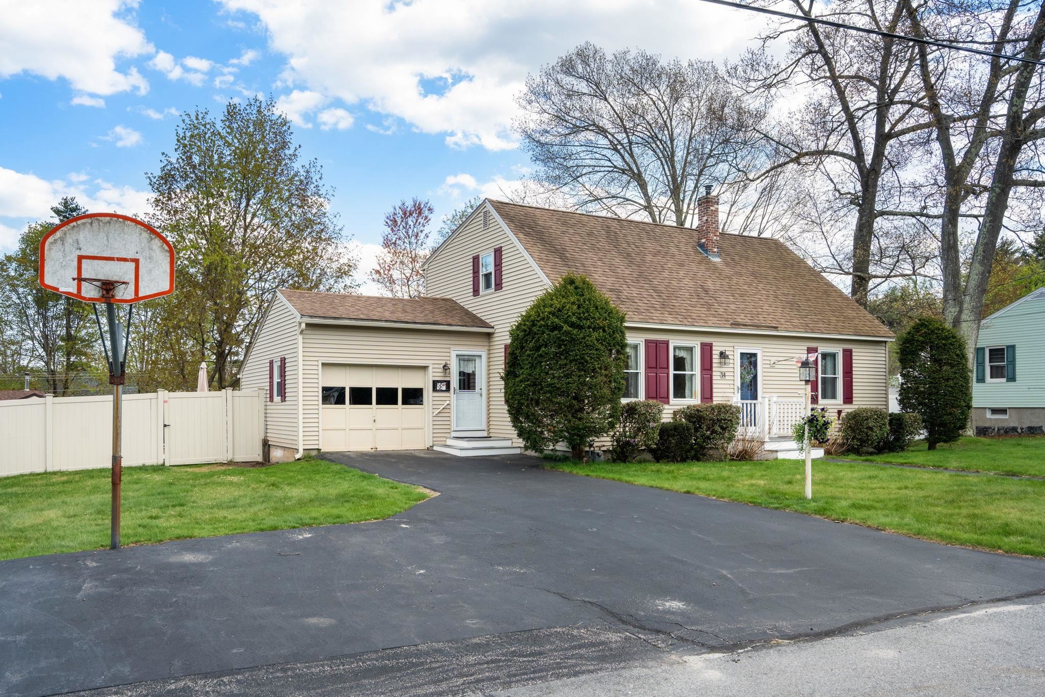 14 Trinity Dr, Nashua, NH 03063