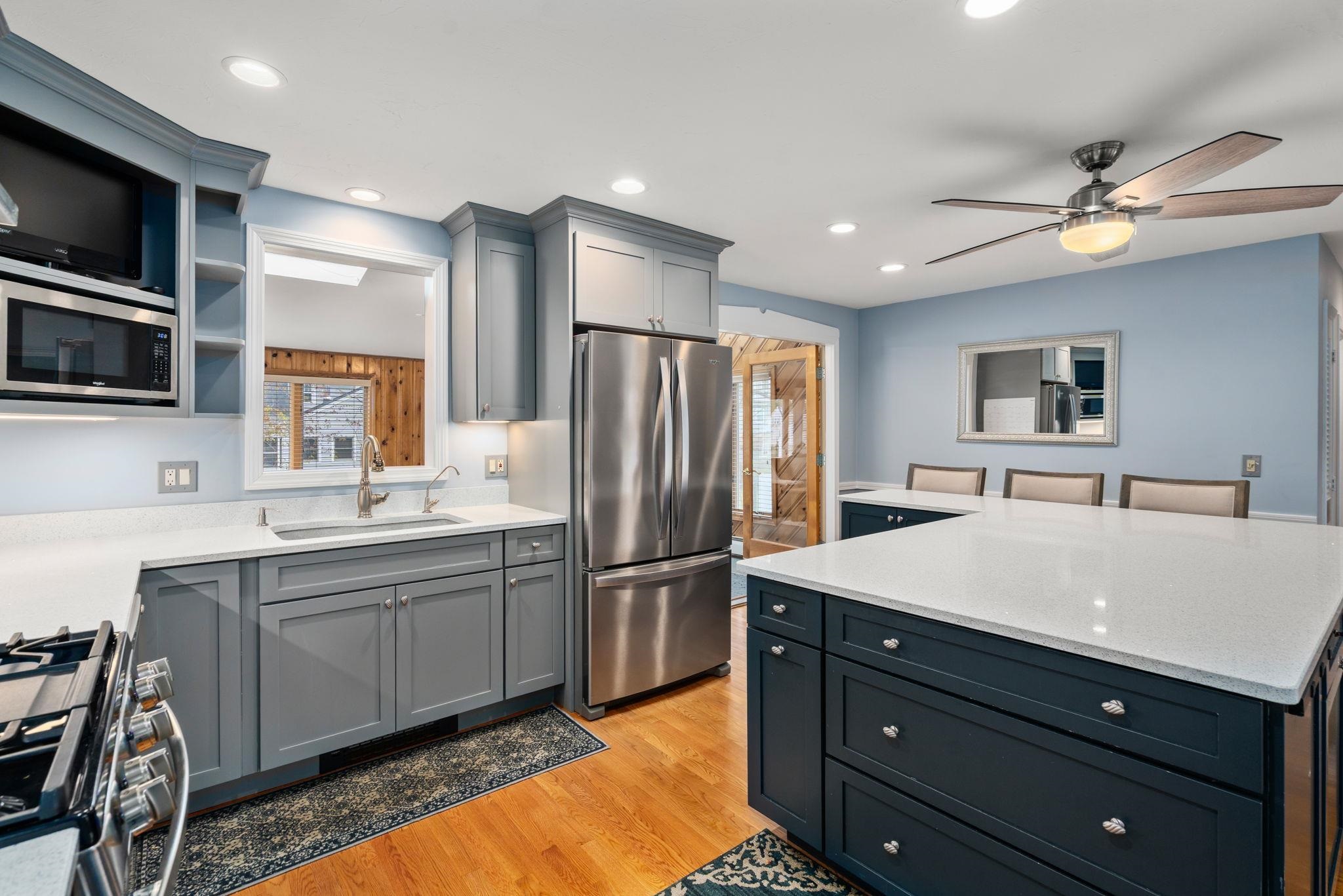 14 Trinity Dr, Nashua, NH 03063